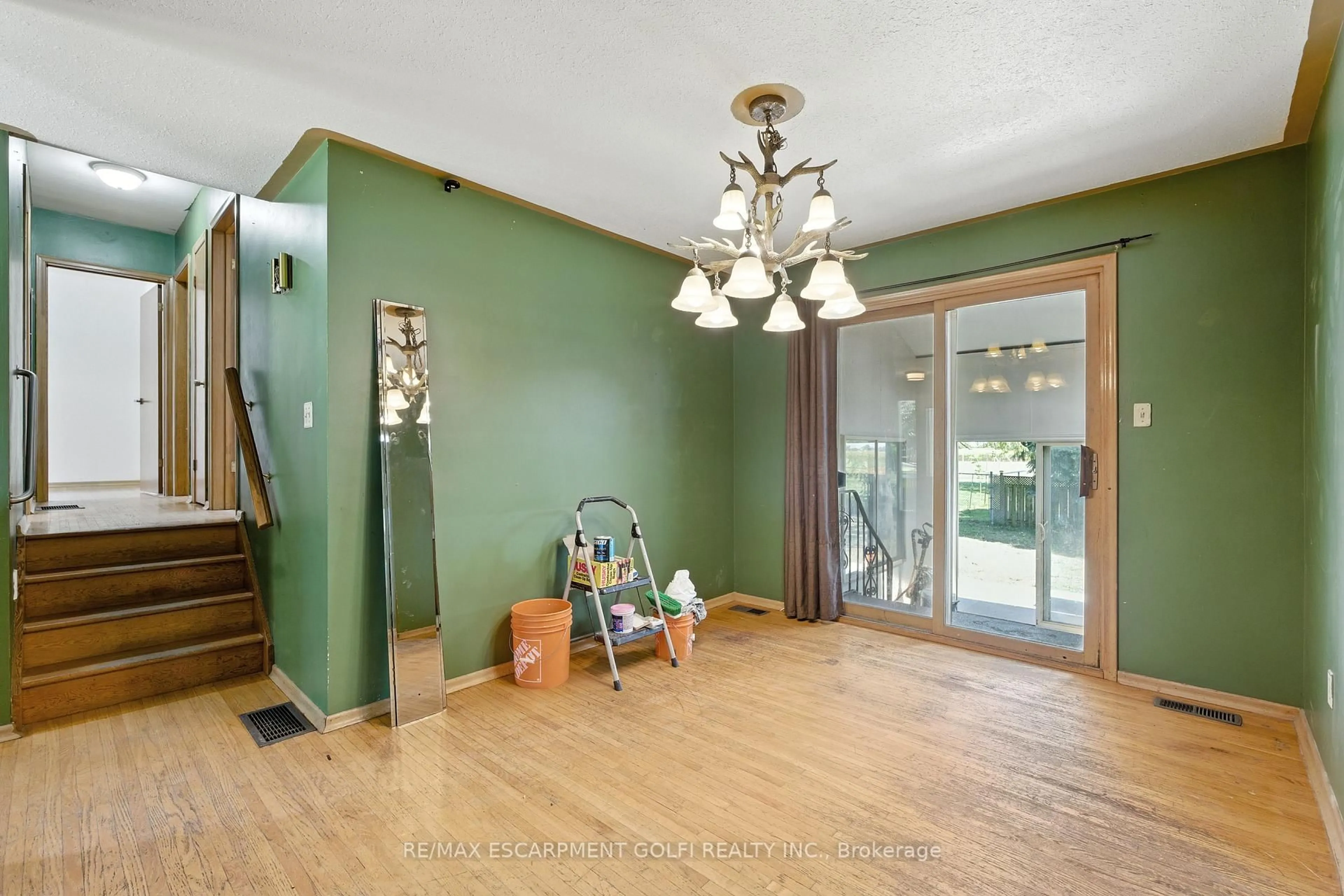 Indoor foyer for 64 WILMOT St, Blandford-Blenheim Ontario N0J 1G0