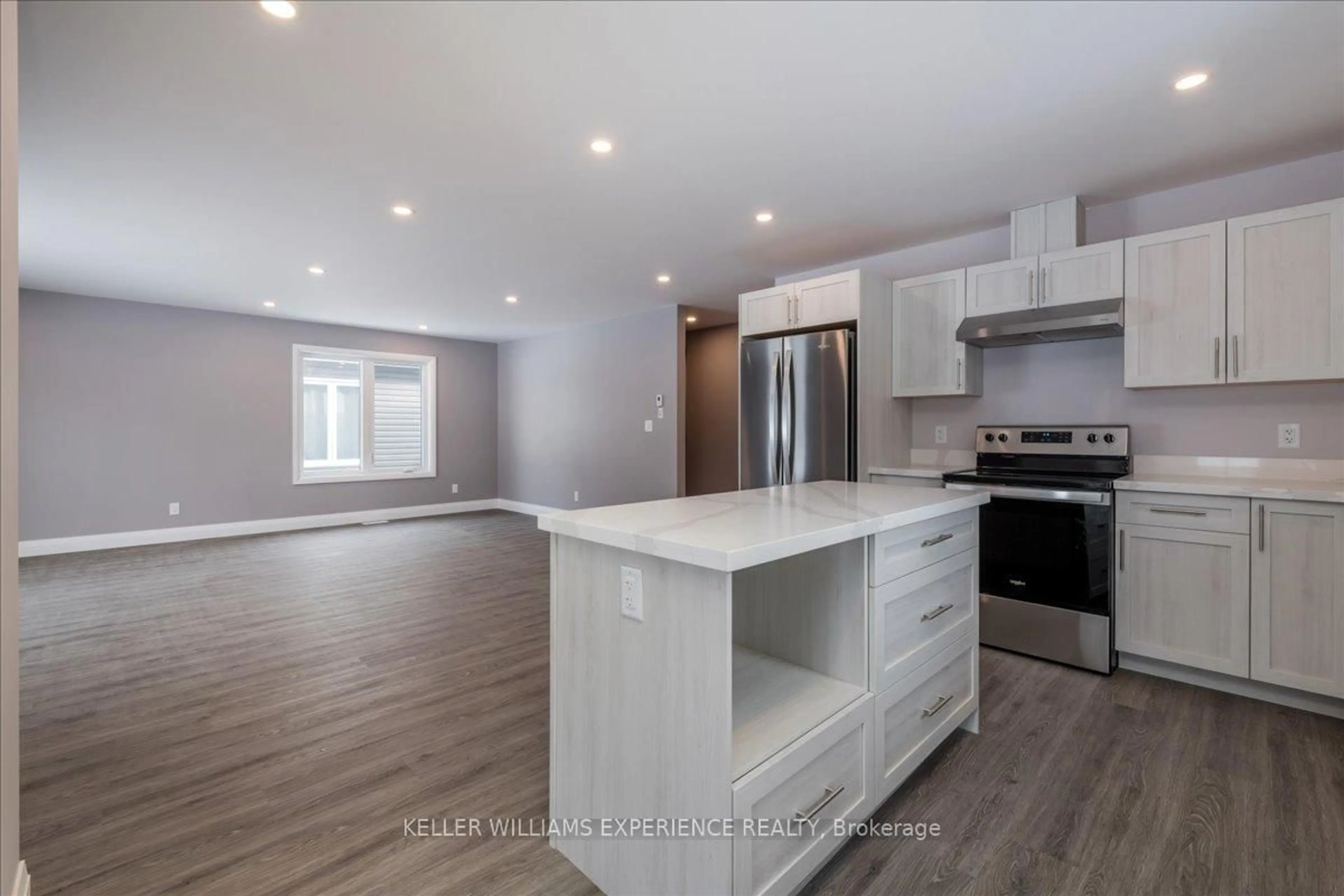 Open concept kitchen, wood/laminate floor for 145 Pine St, Gravenhurst Ontario P1P 1B1