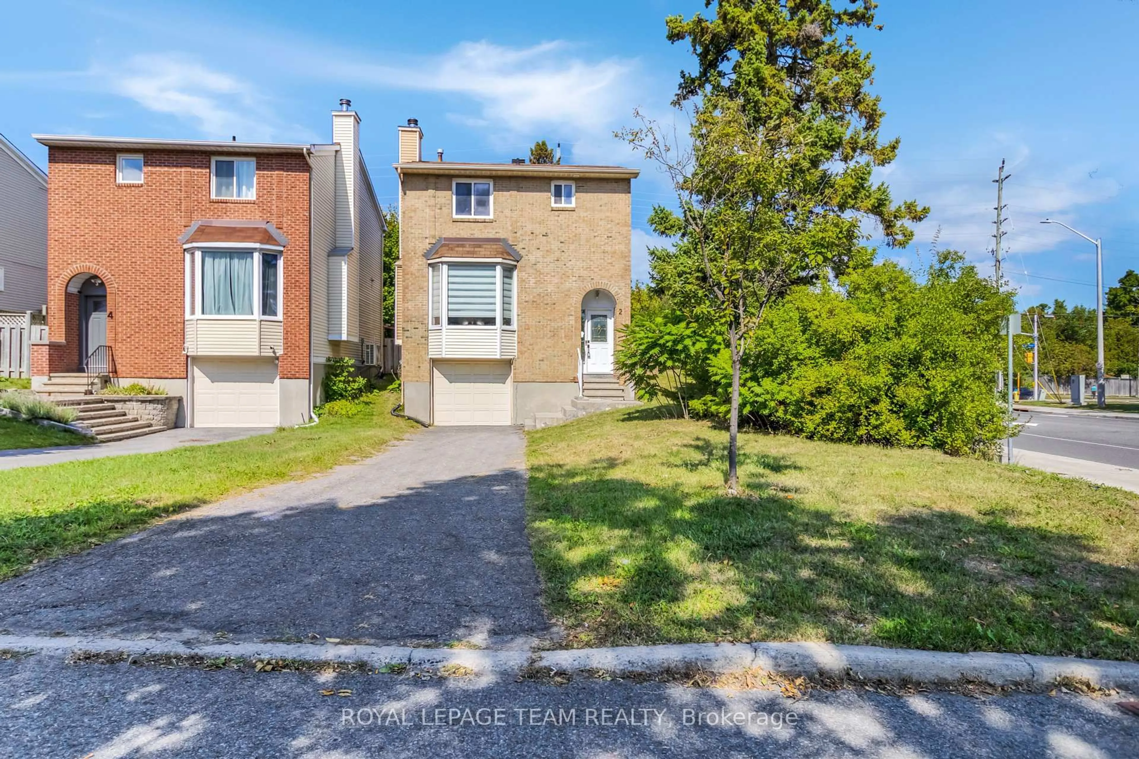A pic from outside/outdoor area/front of a property/back of a property/a pic from drone, street for 2 Brookhaven Crt, Ottawa Ontario K2H 9E3