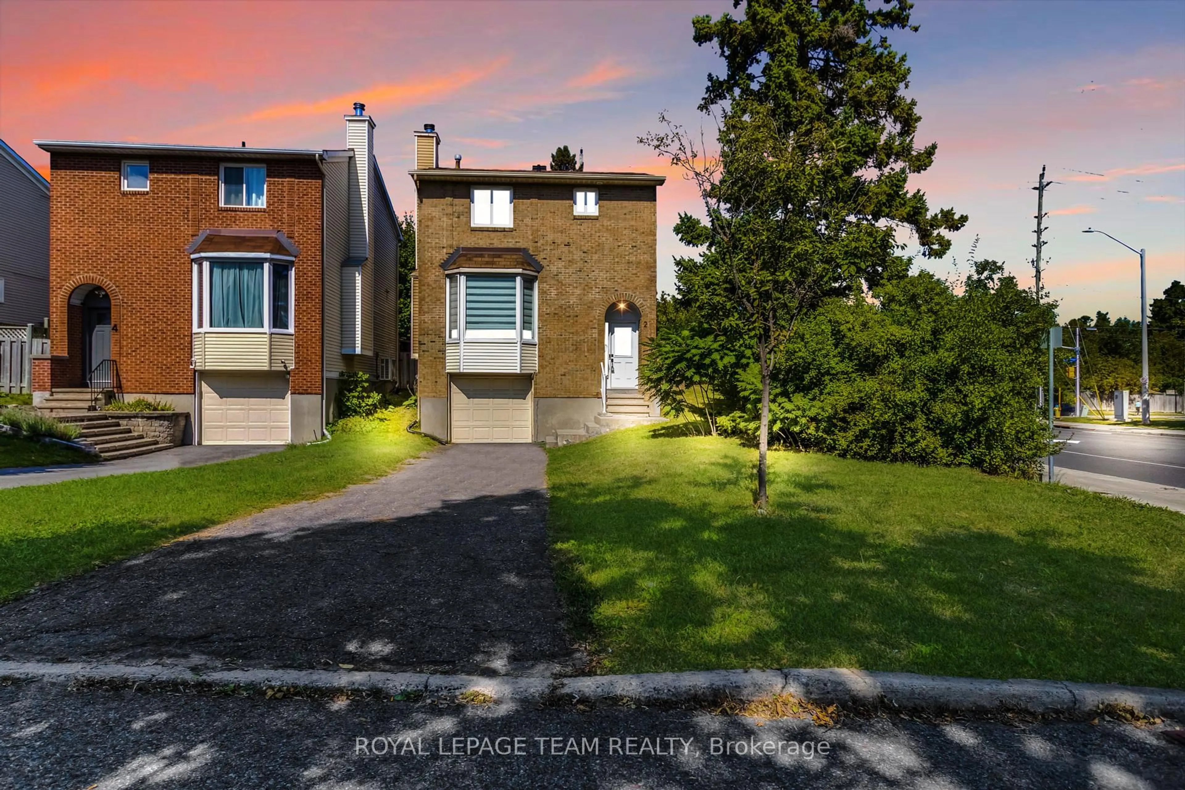 A pic from outside/outdoor area/front of a property/back of a property/a pic from drone, street for 2 Brookhaven Crt, Ottawa Ontario K2H 9E3