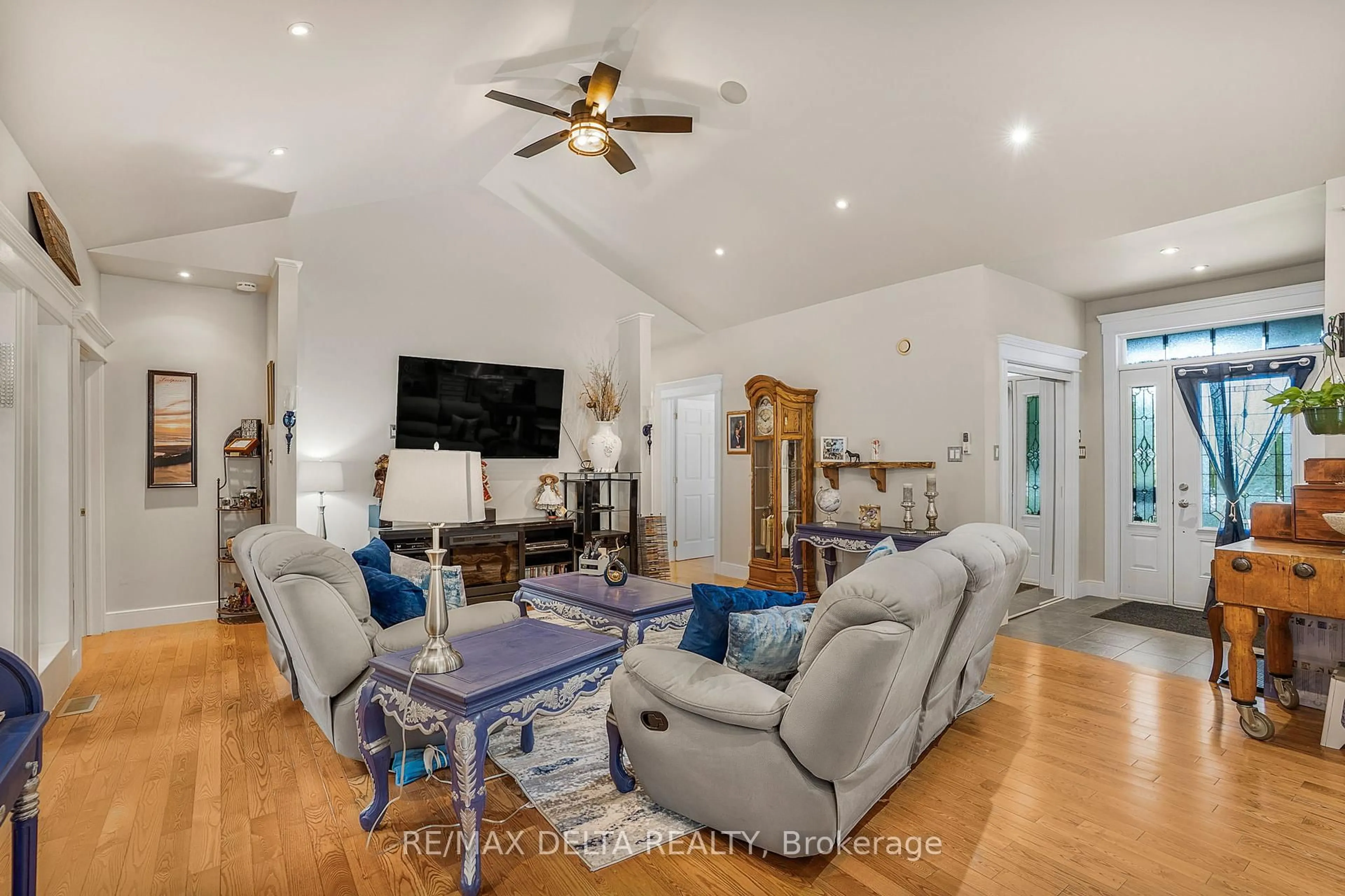 Living room with furniture, unknown for 4688 Avonmore Rd, South Stormont Ontario K0C 1P0