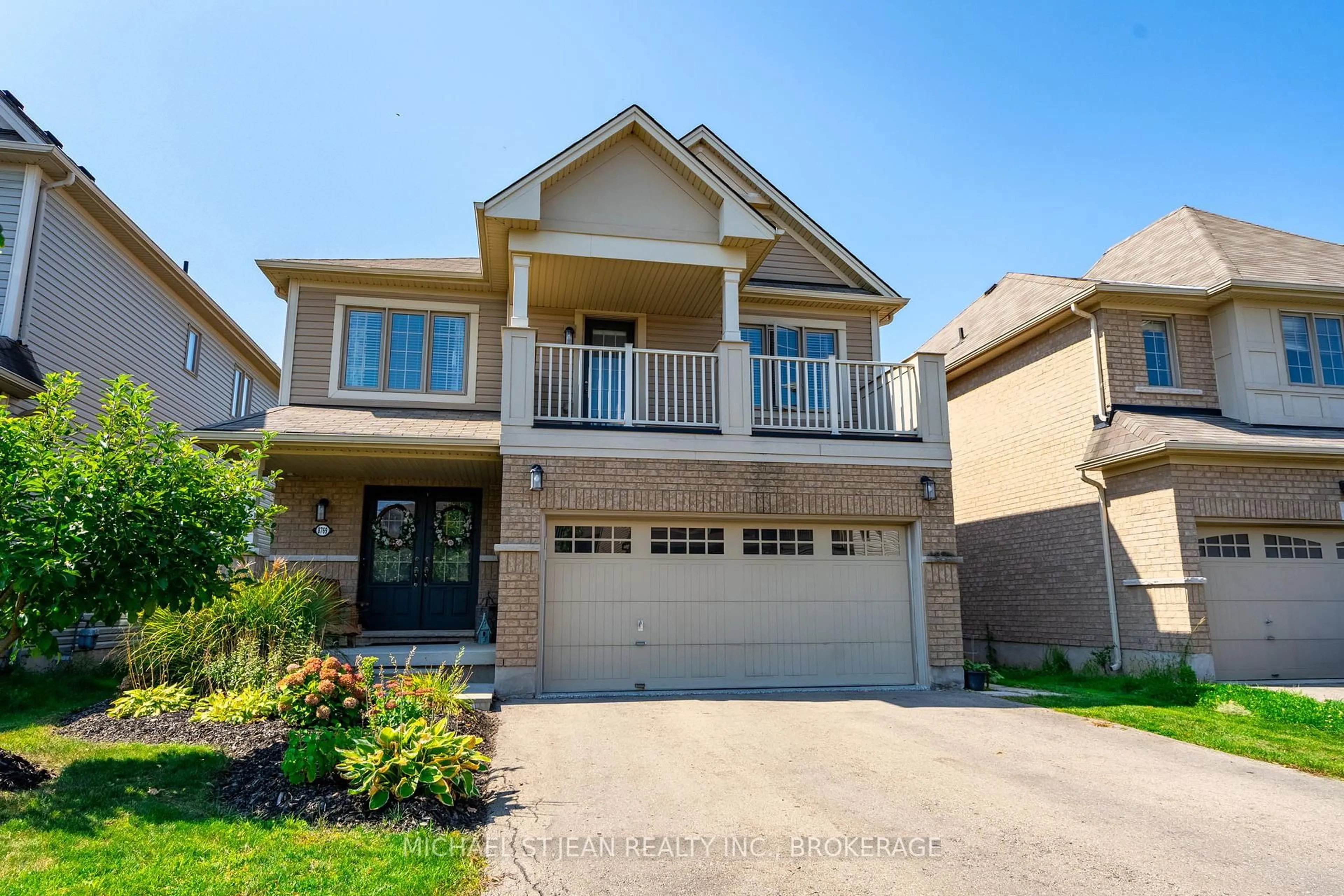 Home with vinyl exterior material, street for 8769 Dogwood Cres, Niagara Falls Ontario L2H 2Y6