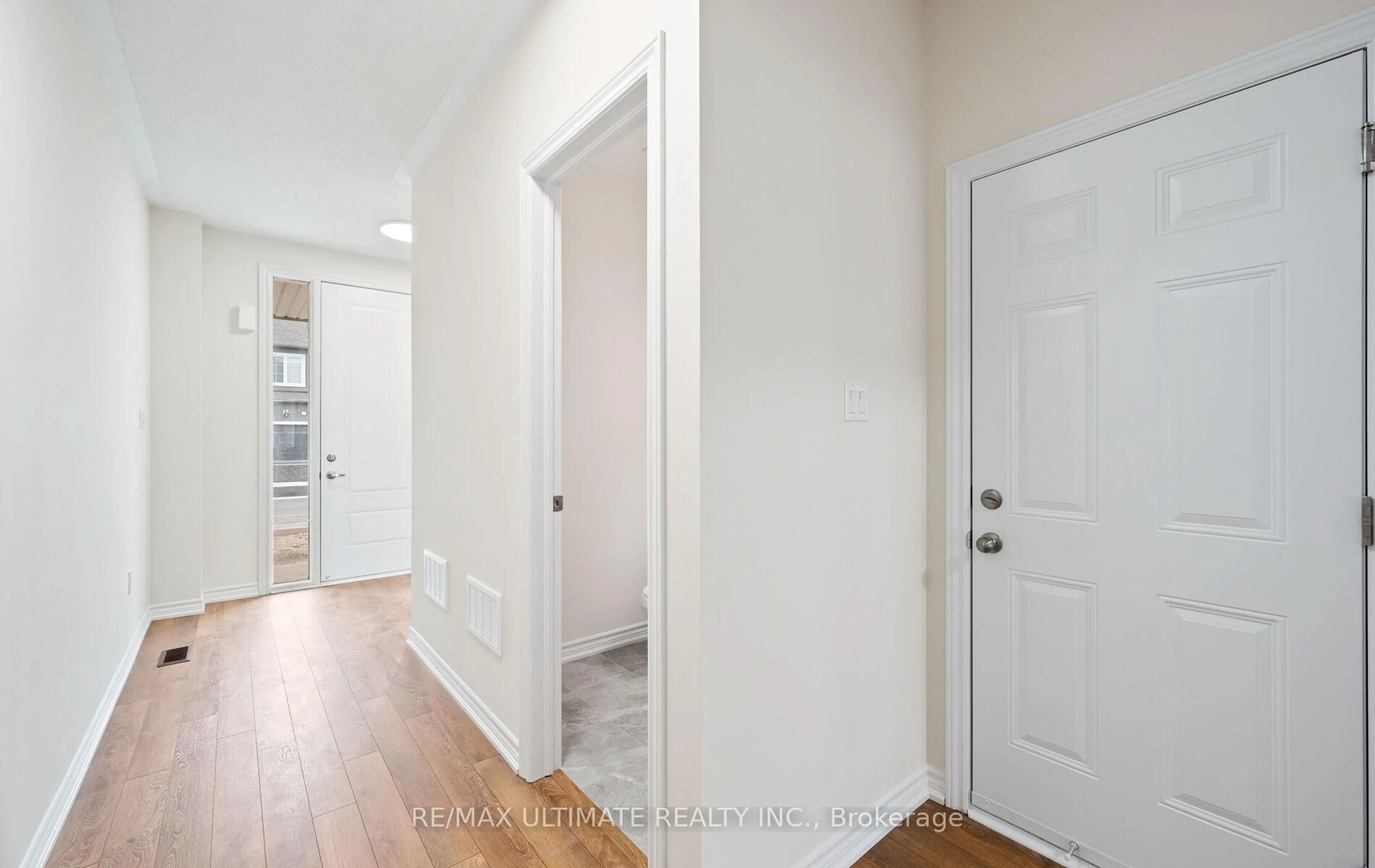 Indoor entryway for 117 Molozzi St, Erin Ontario N0B 1T0