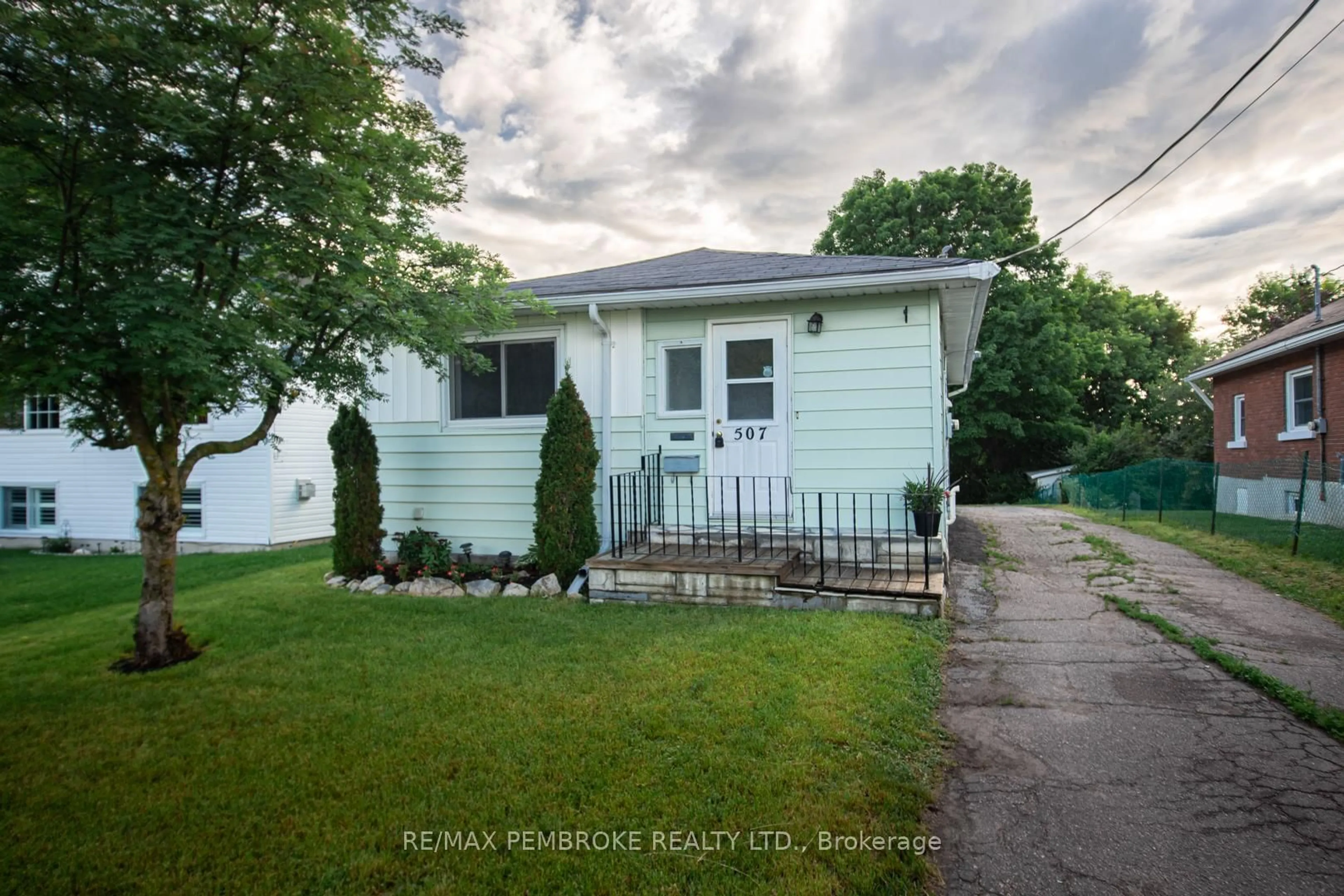 Unknown for 507 Moore St, Renfrew Ontario K7V 1M2