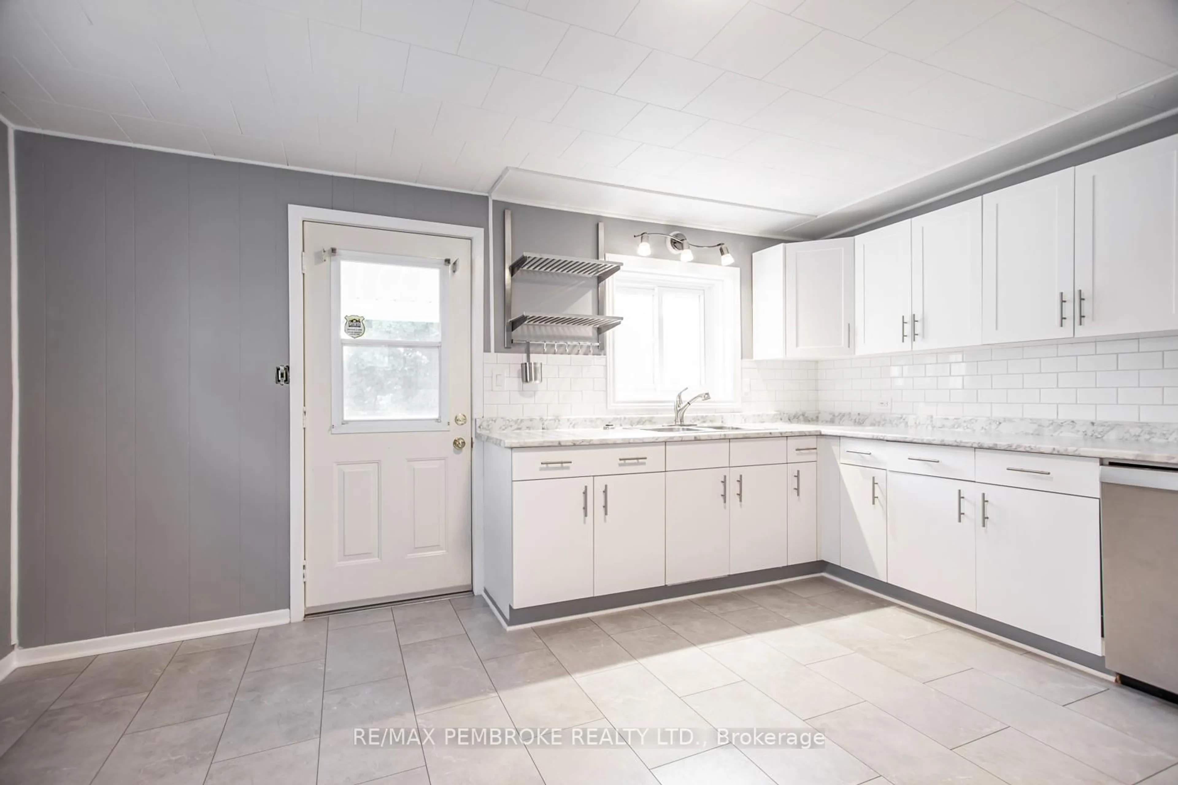 Unknown for 507 Moore St, Renfrew Ontario K7V 1M2