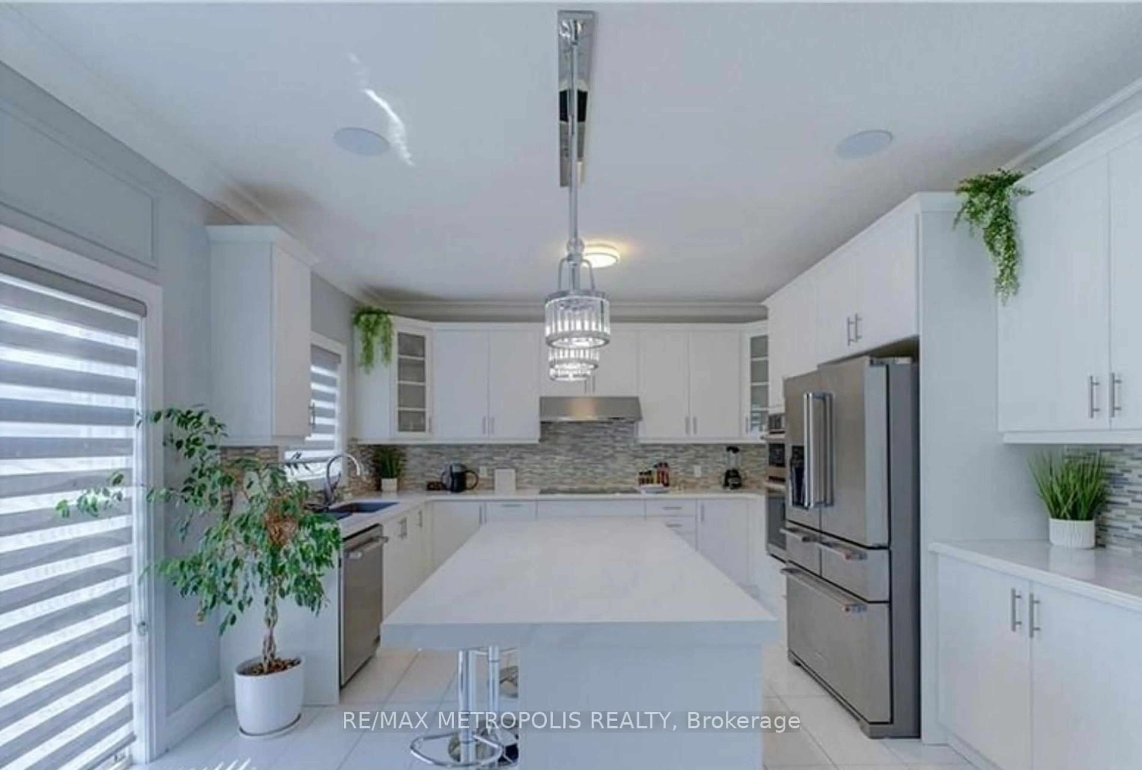 Contemporary kitchen, ceramic/tile floor for 51 CITTADELLA Blvd, Hamilton Ontario L0R 1P0