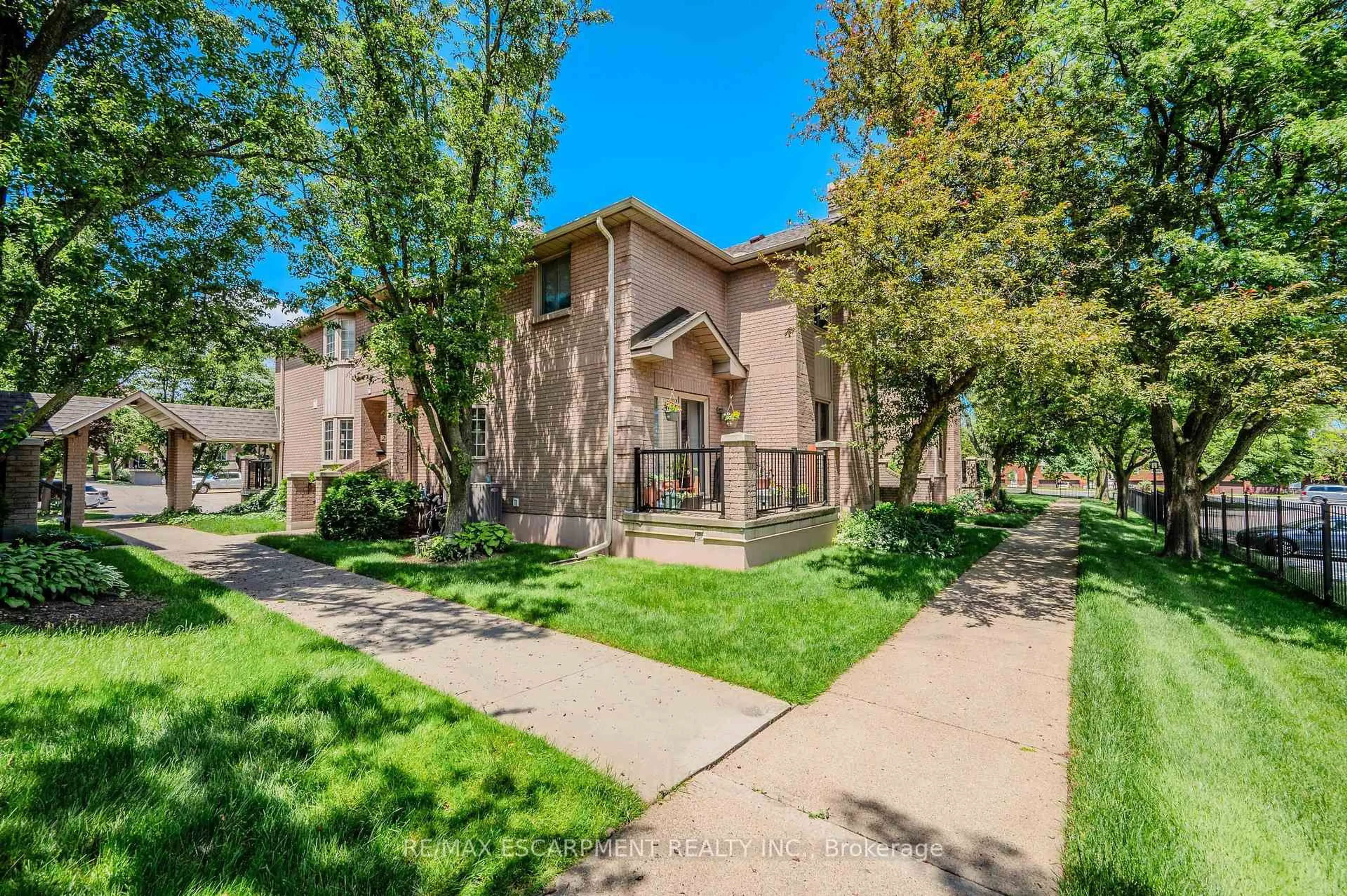 A pic from outside/outdoor area/front of a property/back of a property/a pic from drone, street for 38 Elora Dr #21, Hamilton Ontario L9C 7L4