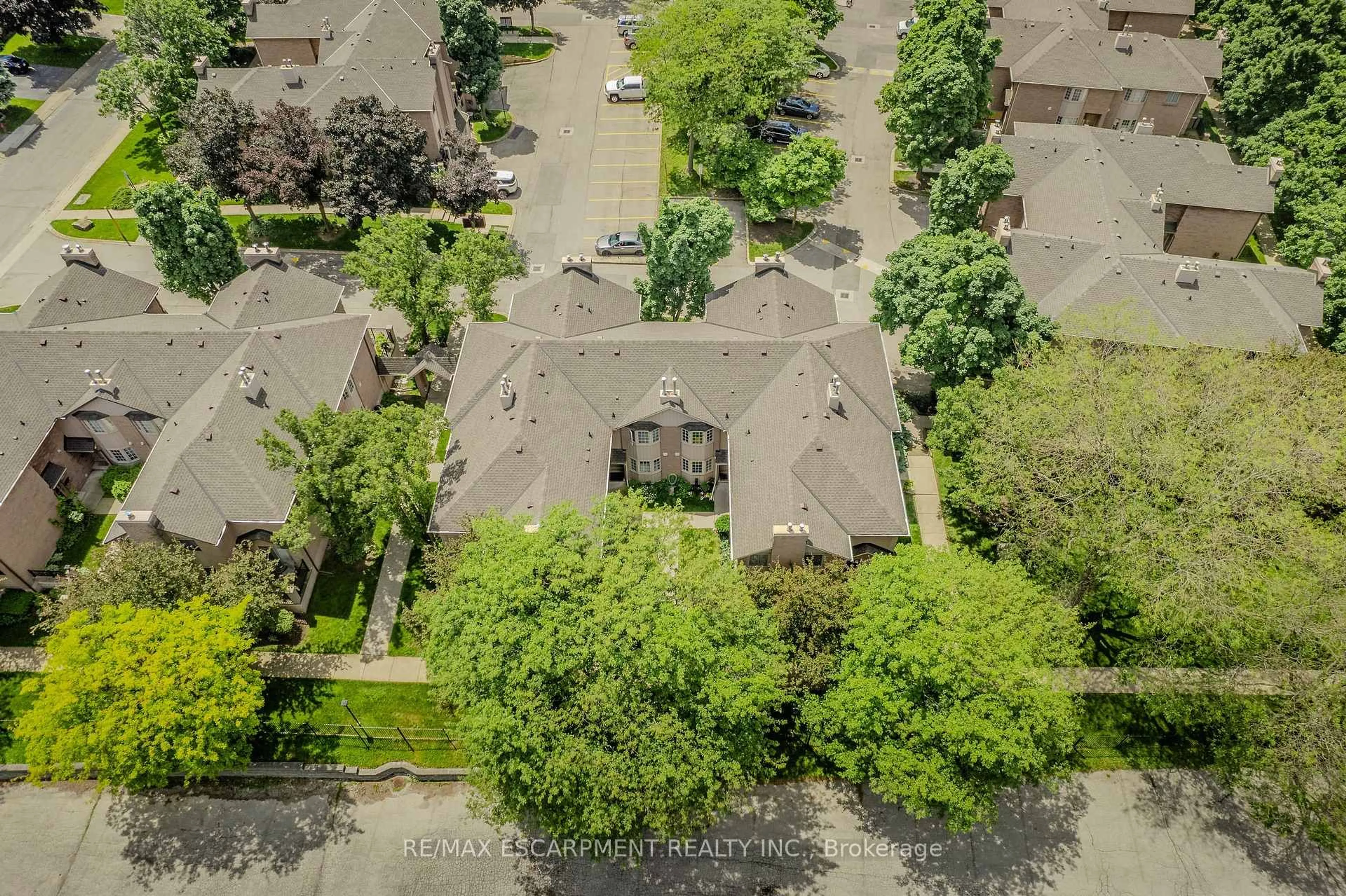 A pic from outside/outdoor area/front of a property/back of a property/a pic from drone, street for 38 Elora Dr #21, Hamilton Ontario L9C 7L4