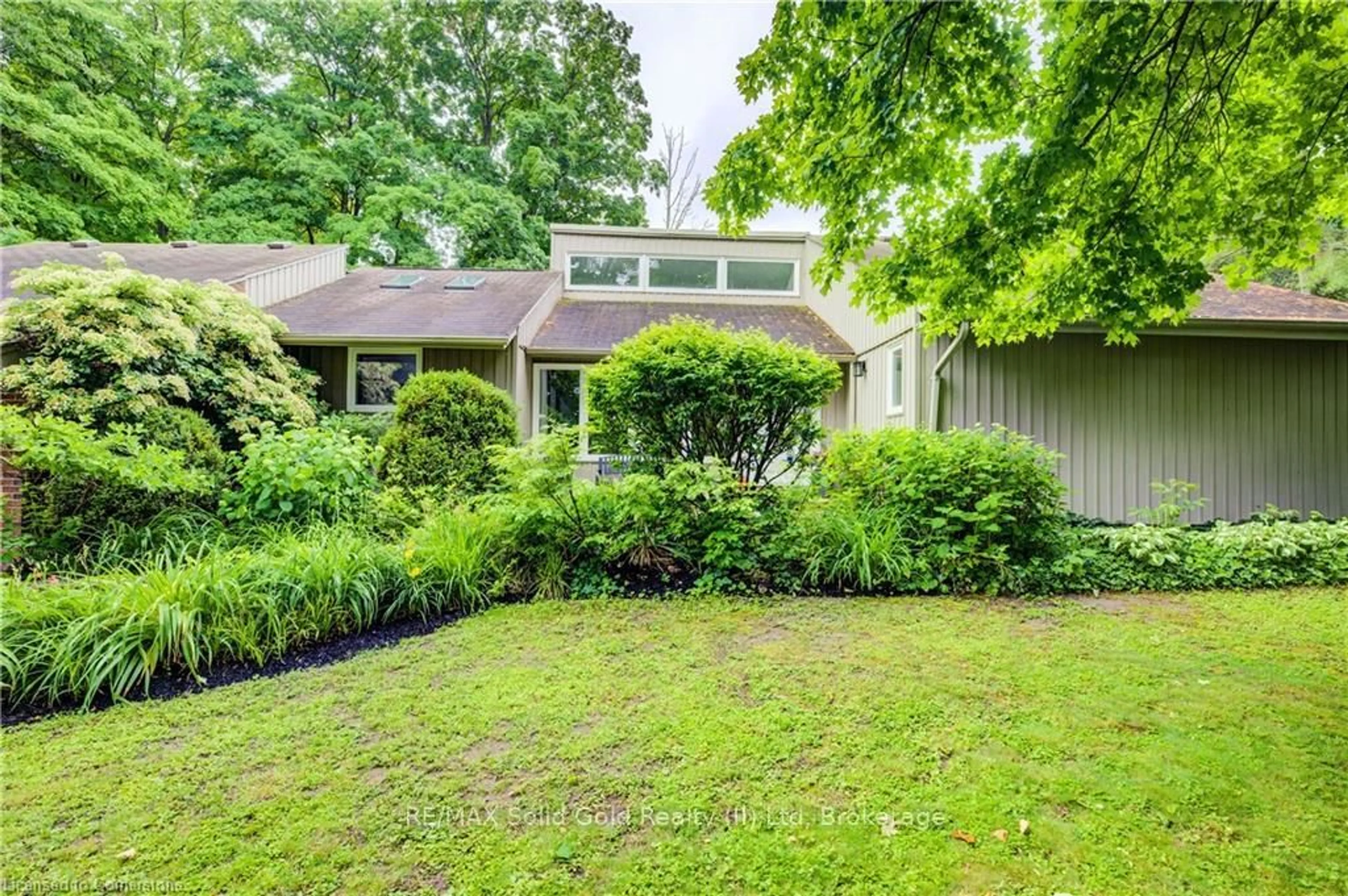 Patio, street for 1020 Rivers Edge Dr, Woolwich Ontario N0B 2V0