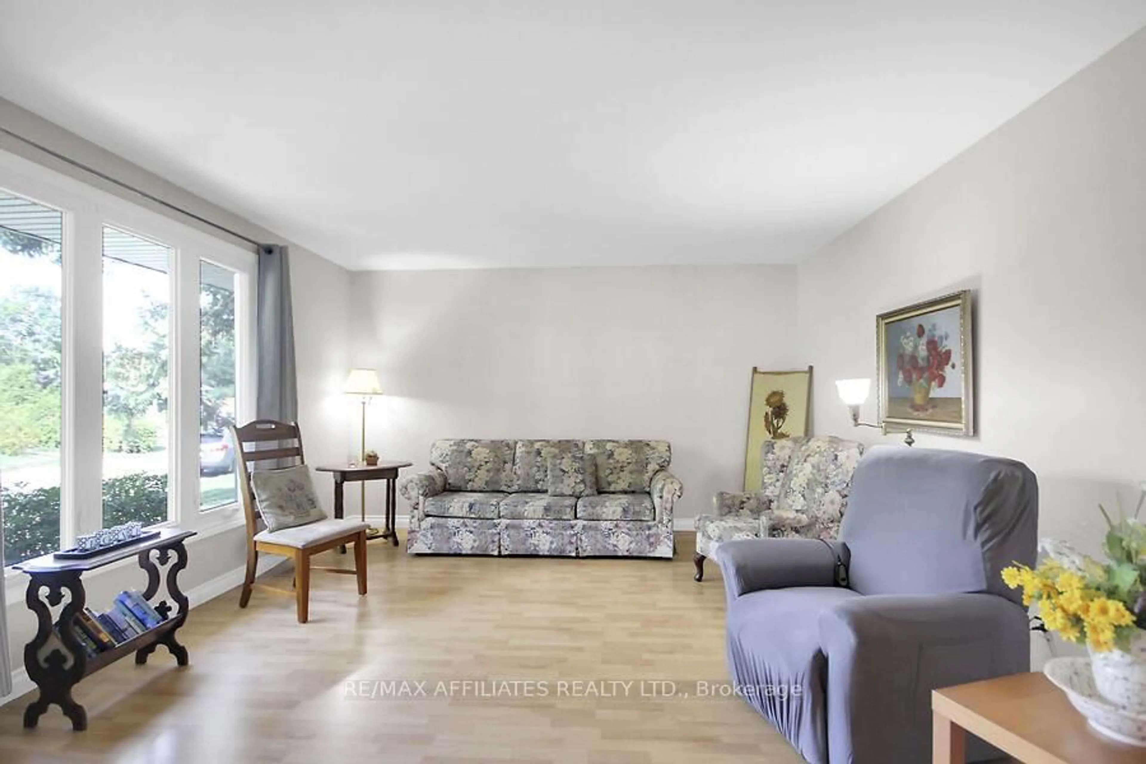 Living room with furniture, unknown for 52 Laurie Crt, Ottawa Ontario K2L 1S4