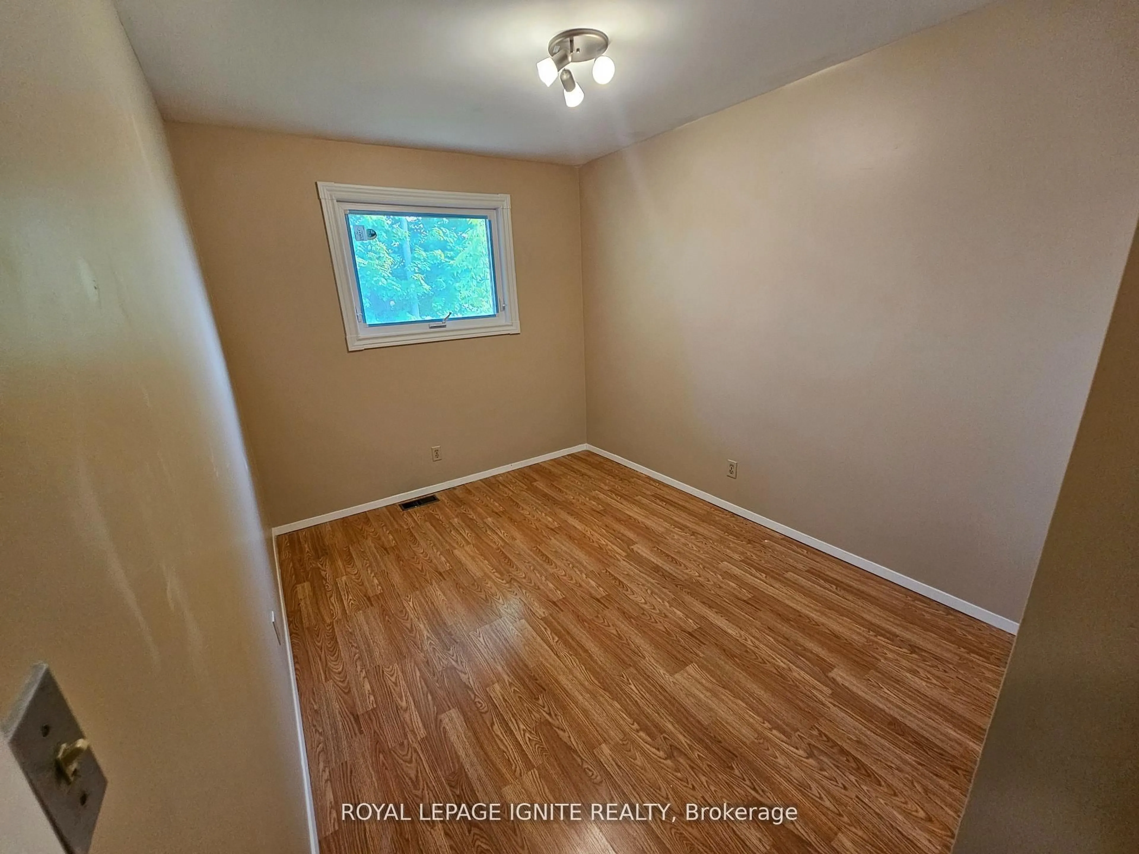 A pic of a room for 253 WOODLAND Dr, Selwyn Ontario K9L 1P2