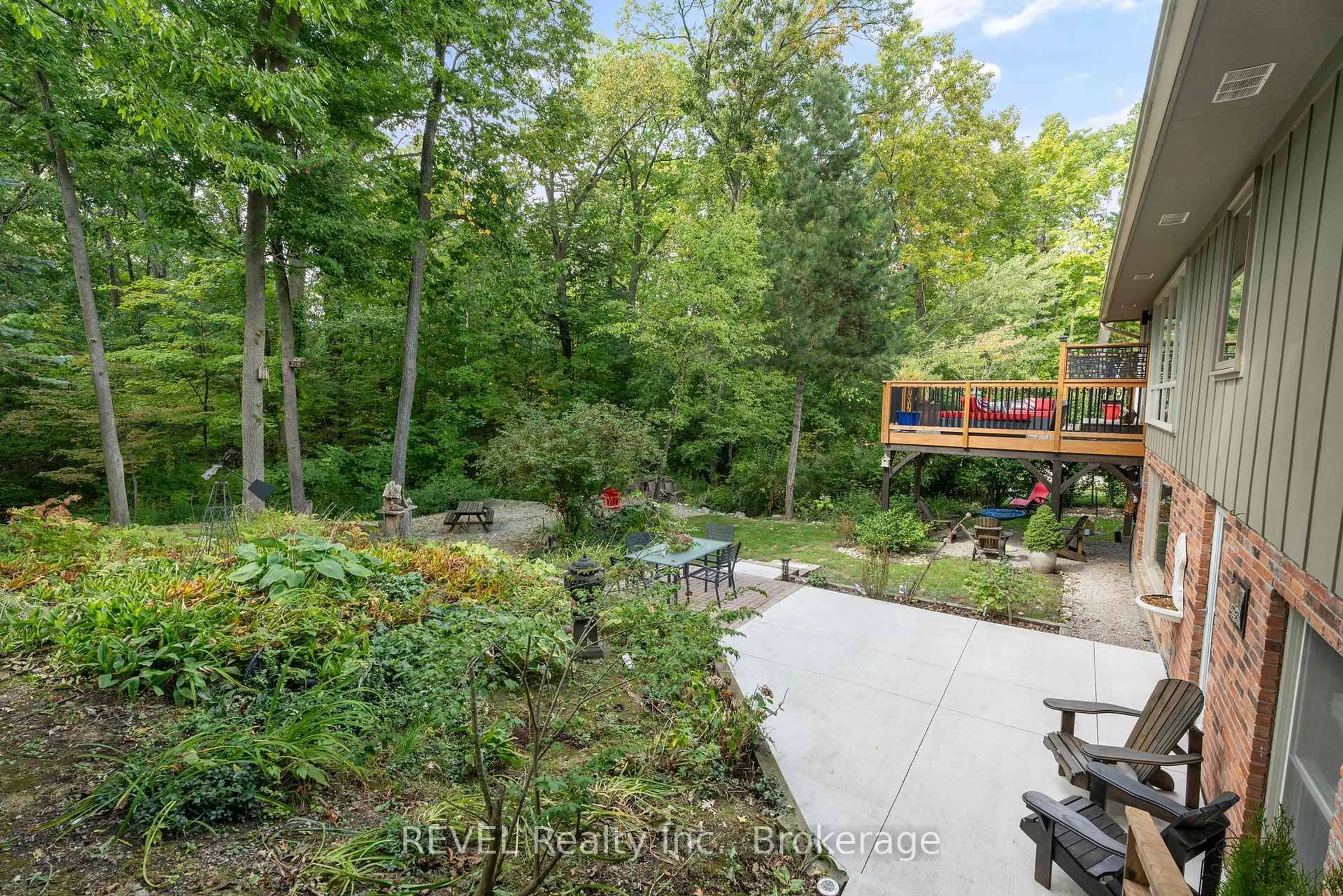 Patio, forest/trees view for 10 Woodington Cres, St. Catharines Ontario L2T 3T7