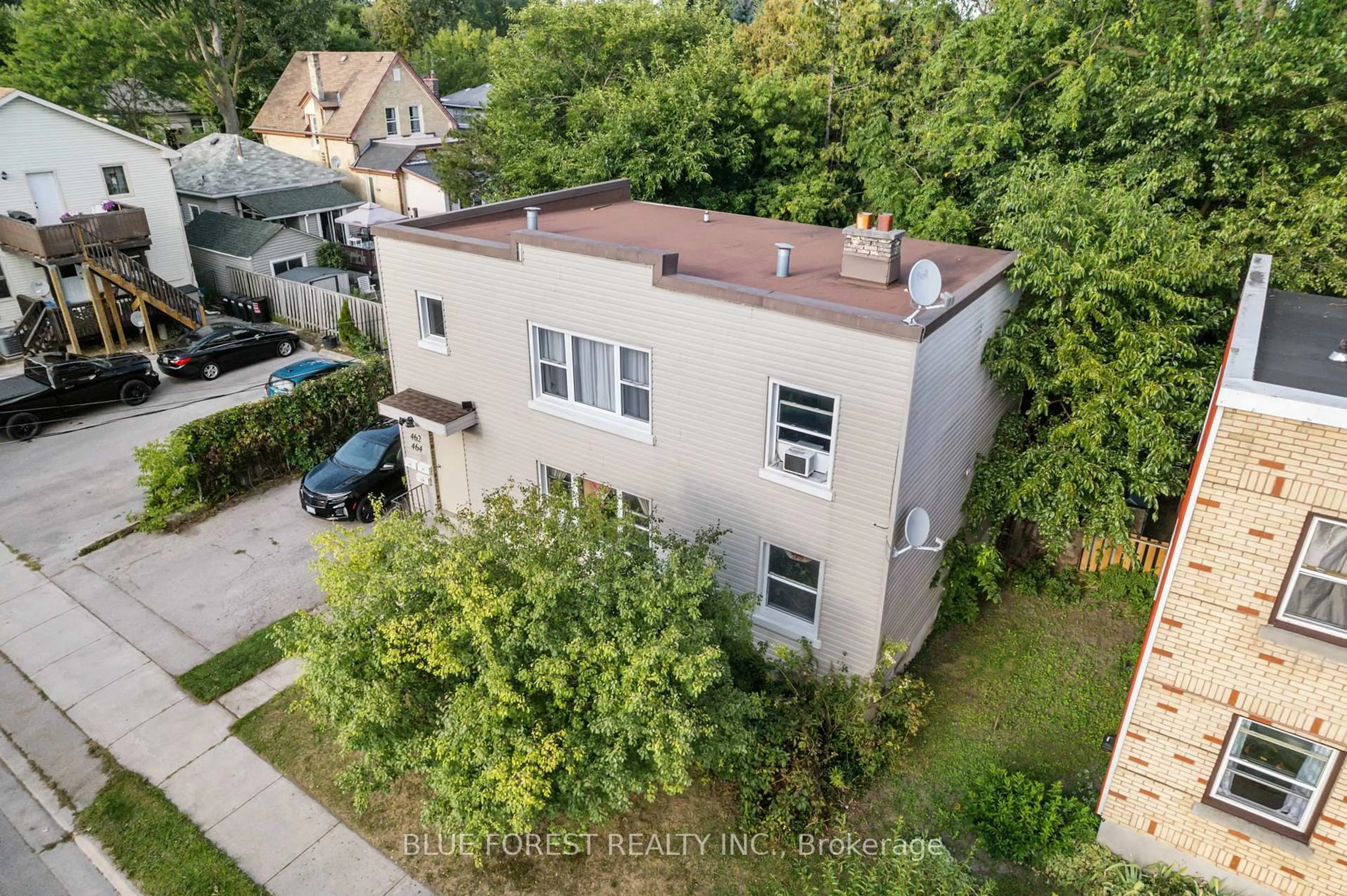 A pic from outside/outdoor area/front of a property/back of a property/a pic from drone, unknown for 464 Ontario St, London East Ontario N5W 3X2