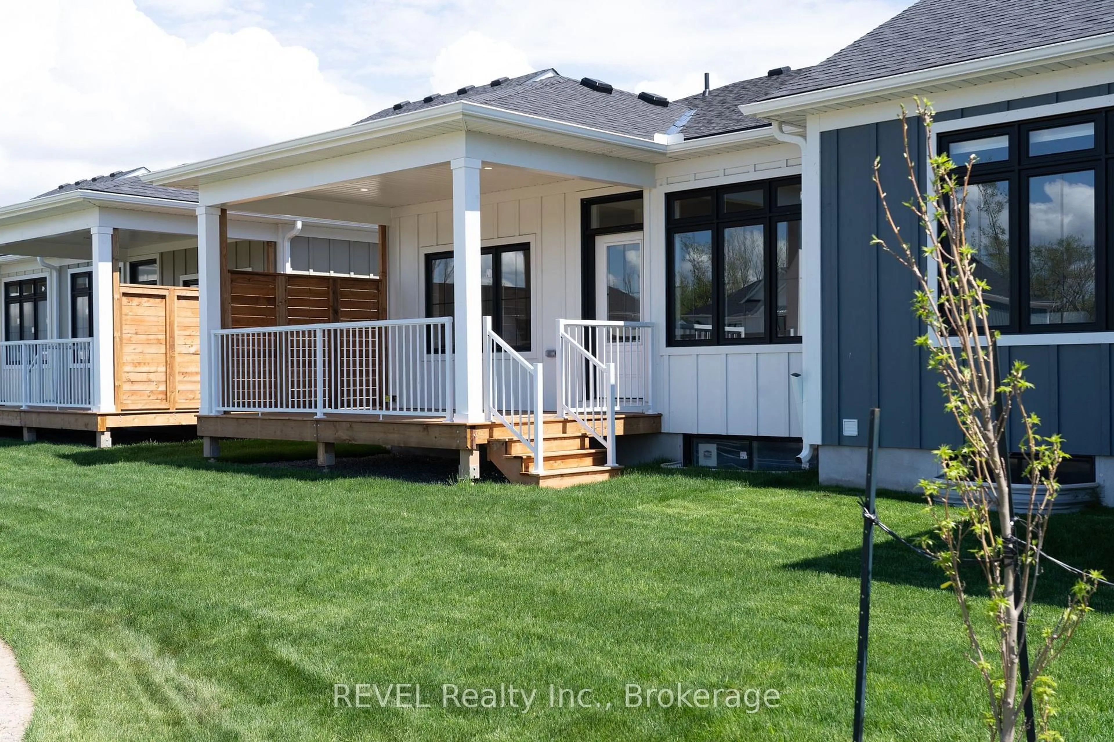 Home with vinyl exterior material, street for 70E Seneca Dr, Fort Erie Ontario L2A 1C2