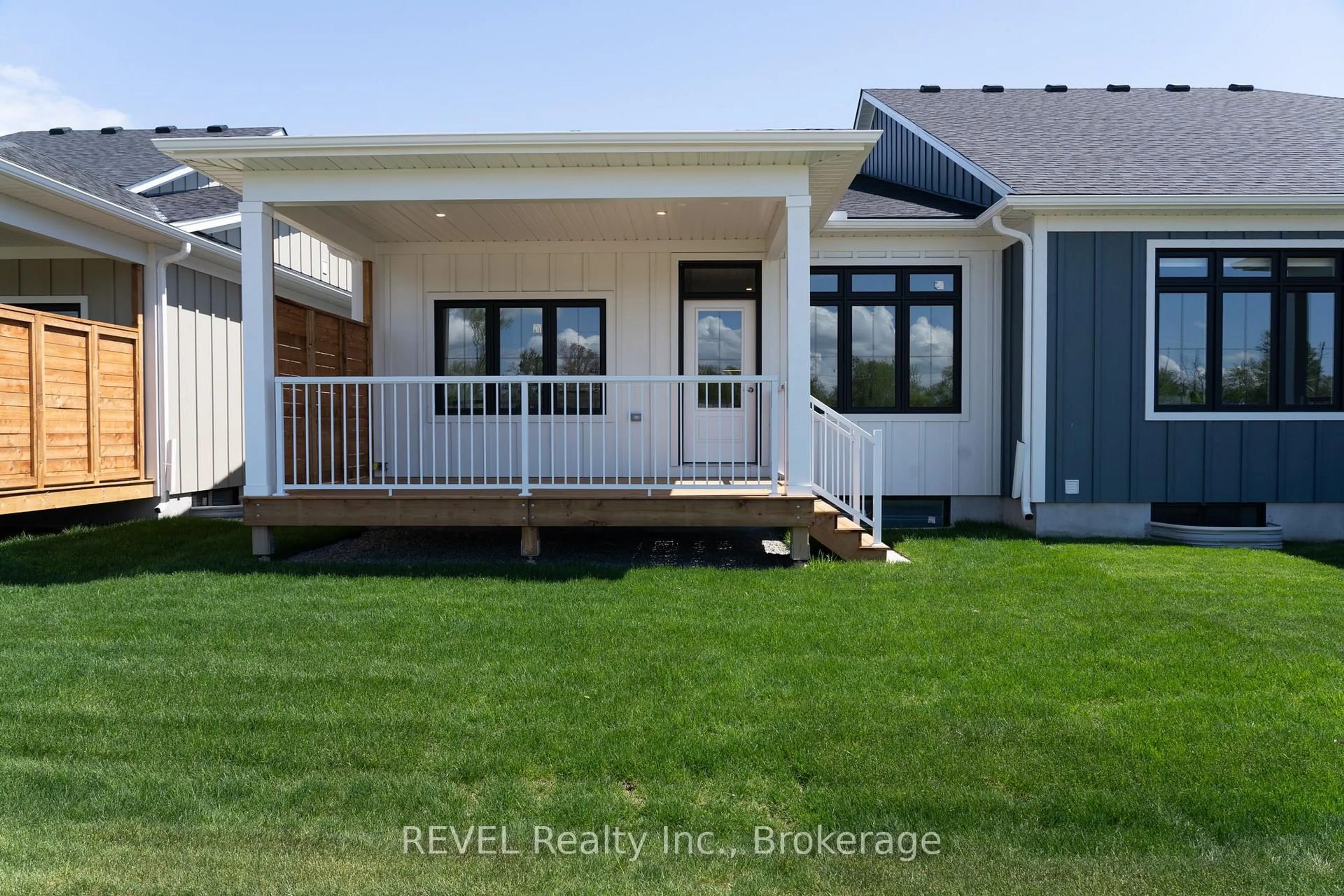Home with vinyl exterior material, unknown for 70E Seneca Dr, Fort Erie Ontario L2A 1C2