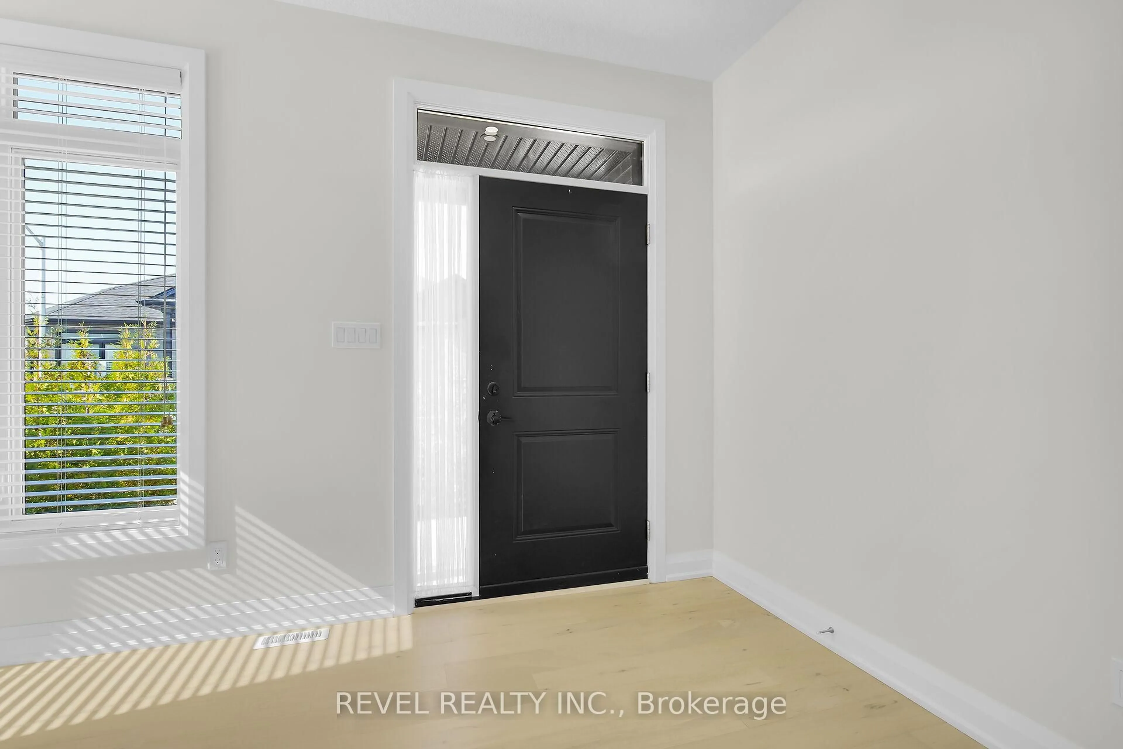 Indoor entryway for 383 Daventry Way #21, Middlesex Centre Ontario N0L 1R0