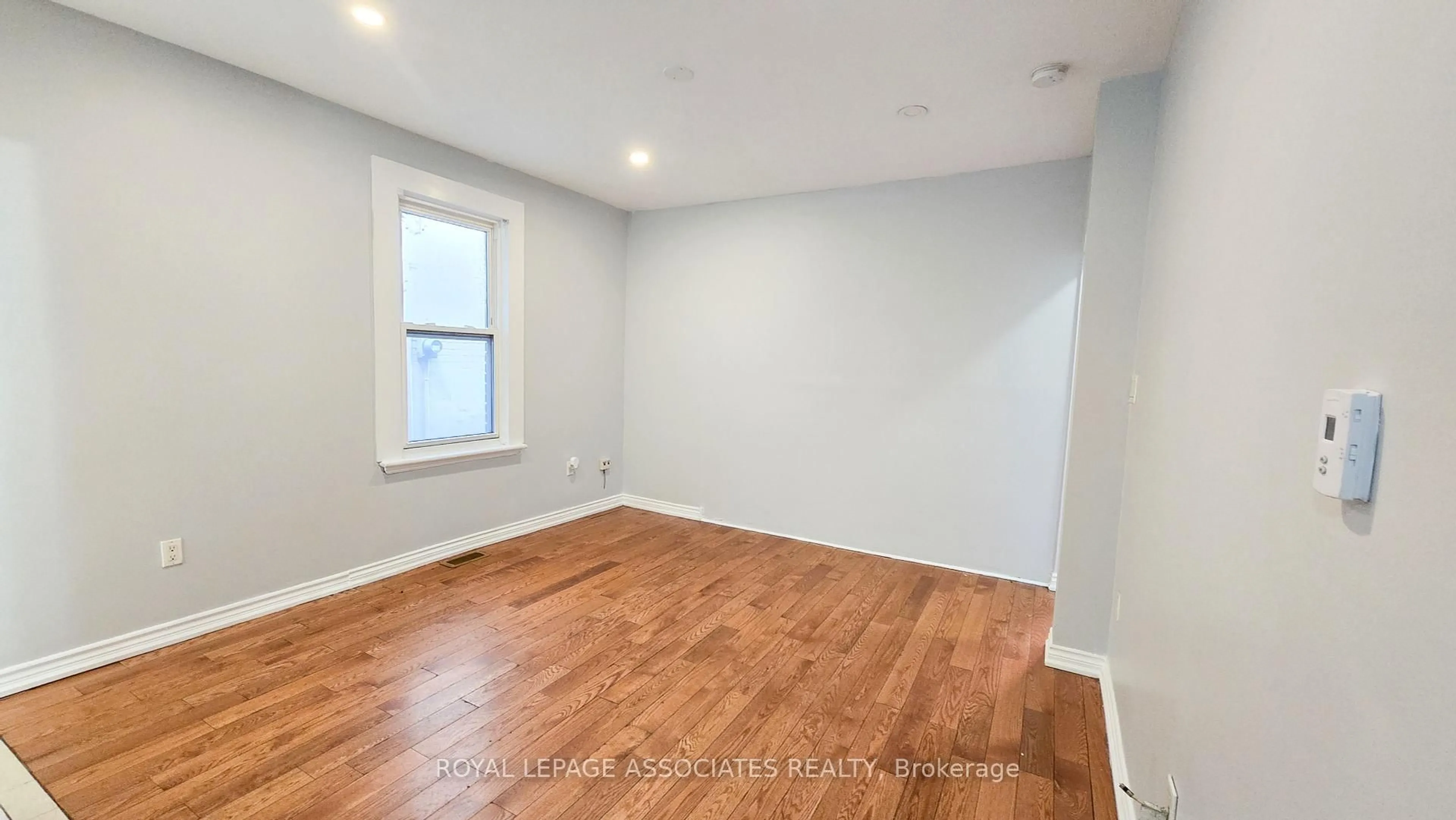 A pic of a room for 455 Main St, Hamilton Ontario L8P 1K5
