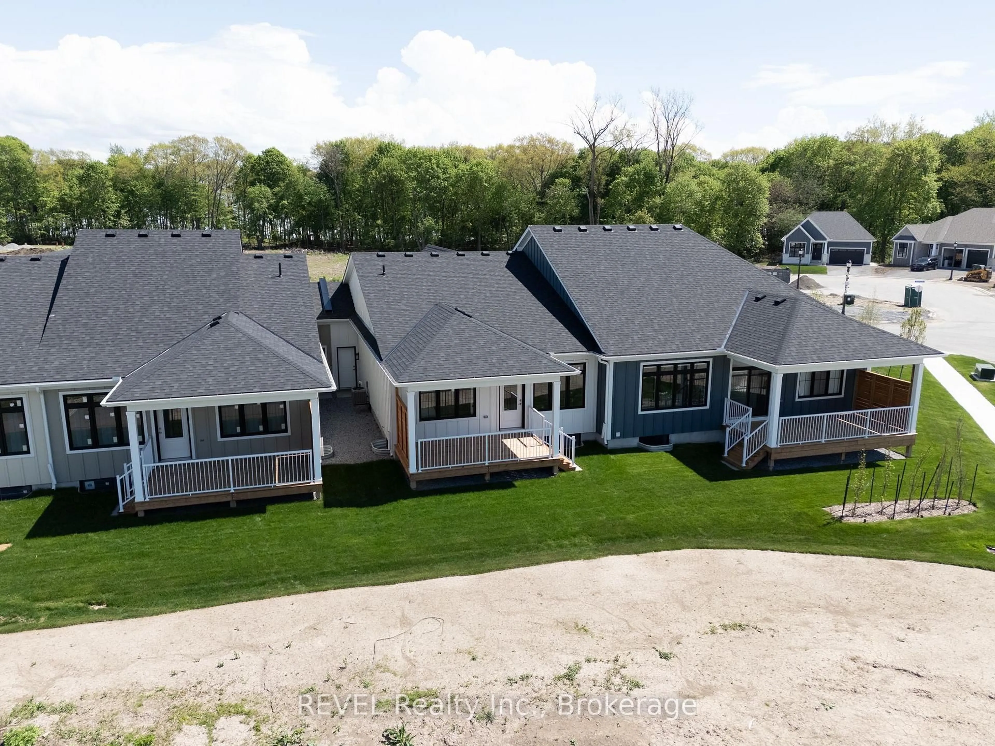 A pic from outside/outdoor area/front of a property/back of a property/a pic from drone, unknown for 70B Seneca Dr, Fort Erie Ontario L2A 1C2