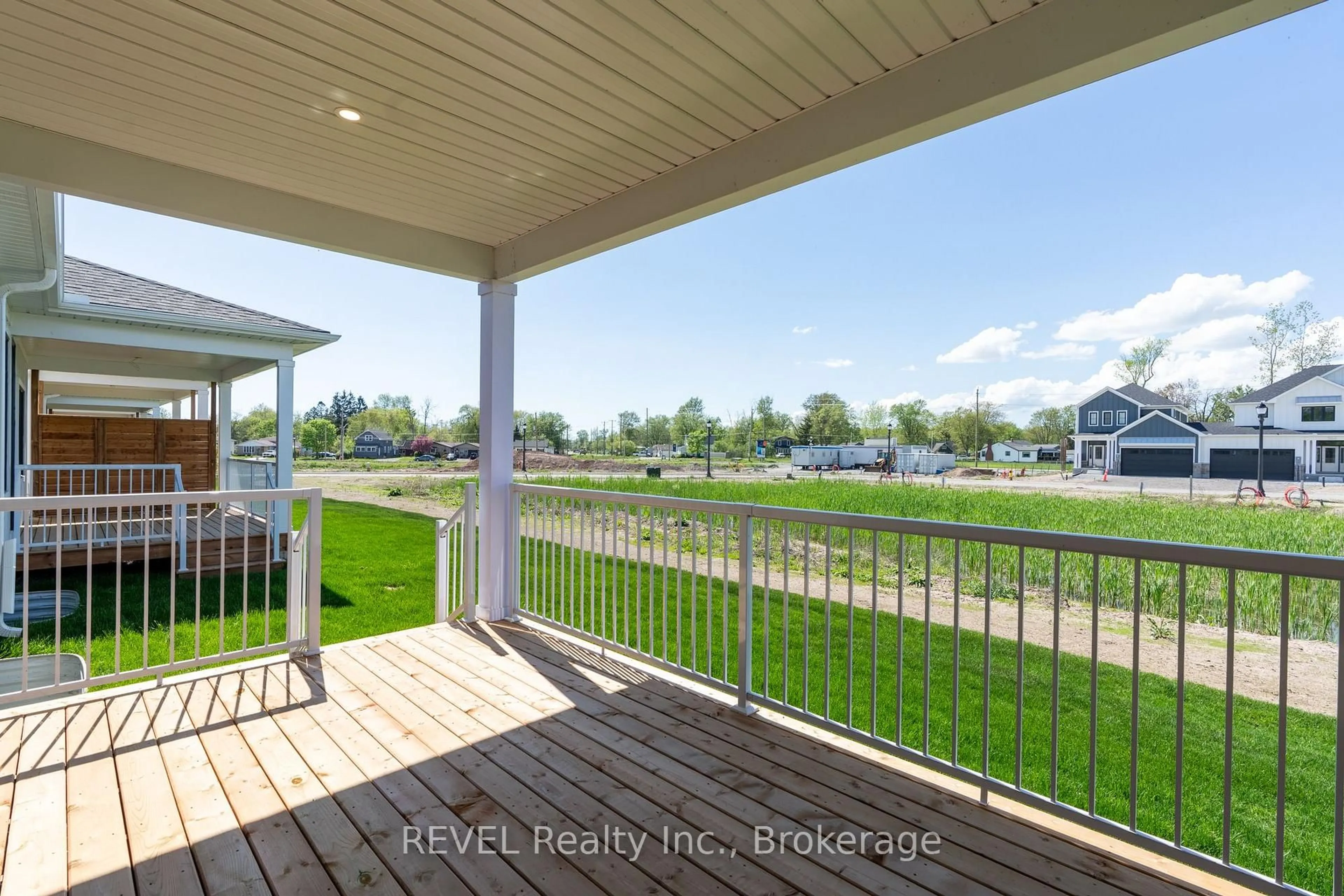 Patio, water/lake/river/ocean view for 70B Seneca Dr, Fort Erie Ontario L2A 1C2