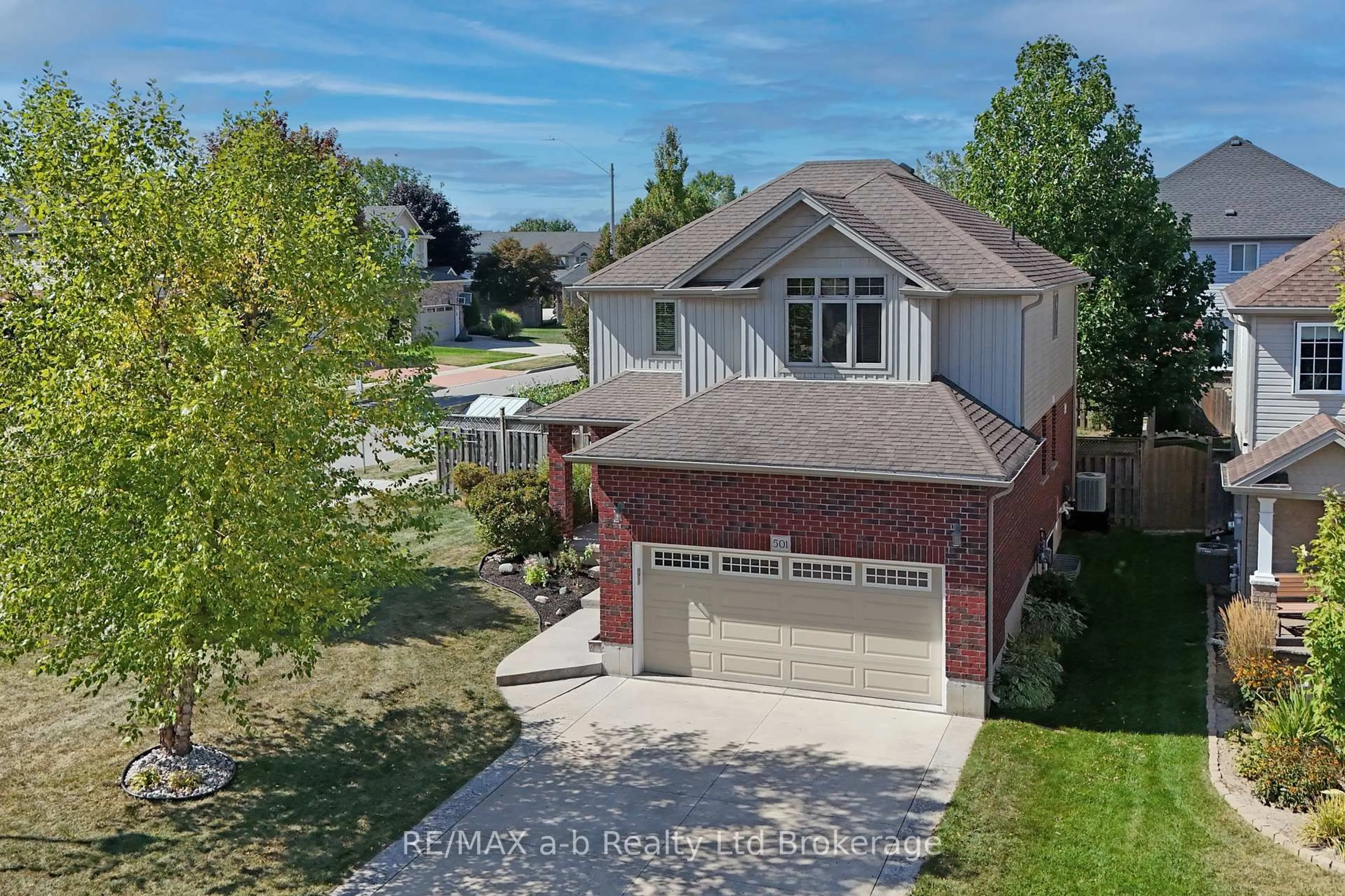 A pic from outside/outdoor area/front of a property/back of a property/a pic from drone, street for 501 Tatham Blvd, Woodstock Ontario N4T 0A7