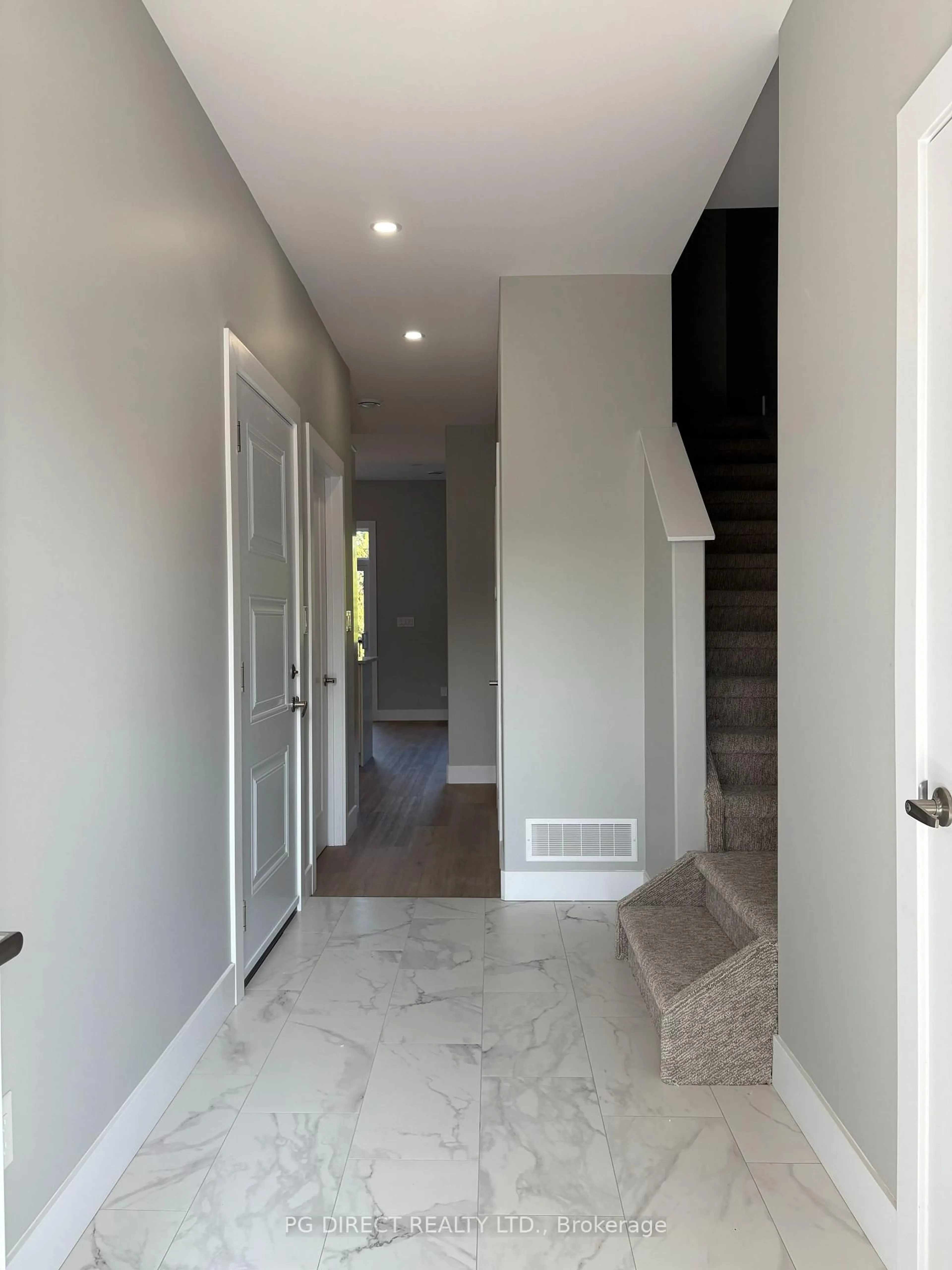 Indoor entryway for 87 Maclellan Ave, Quinte West Ontario K8V 5H5