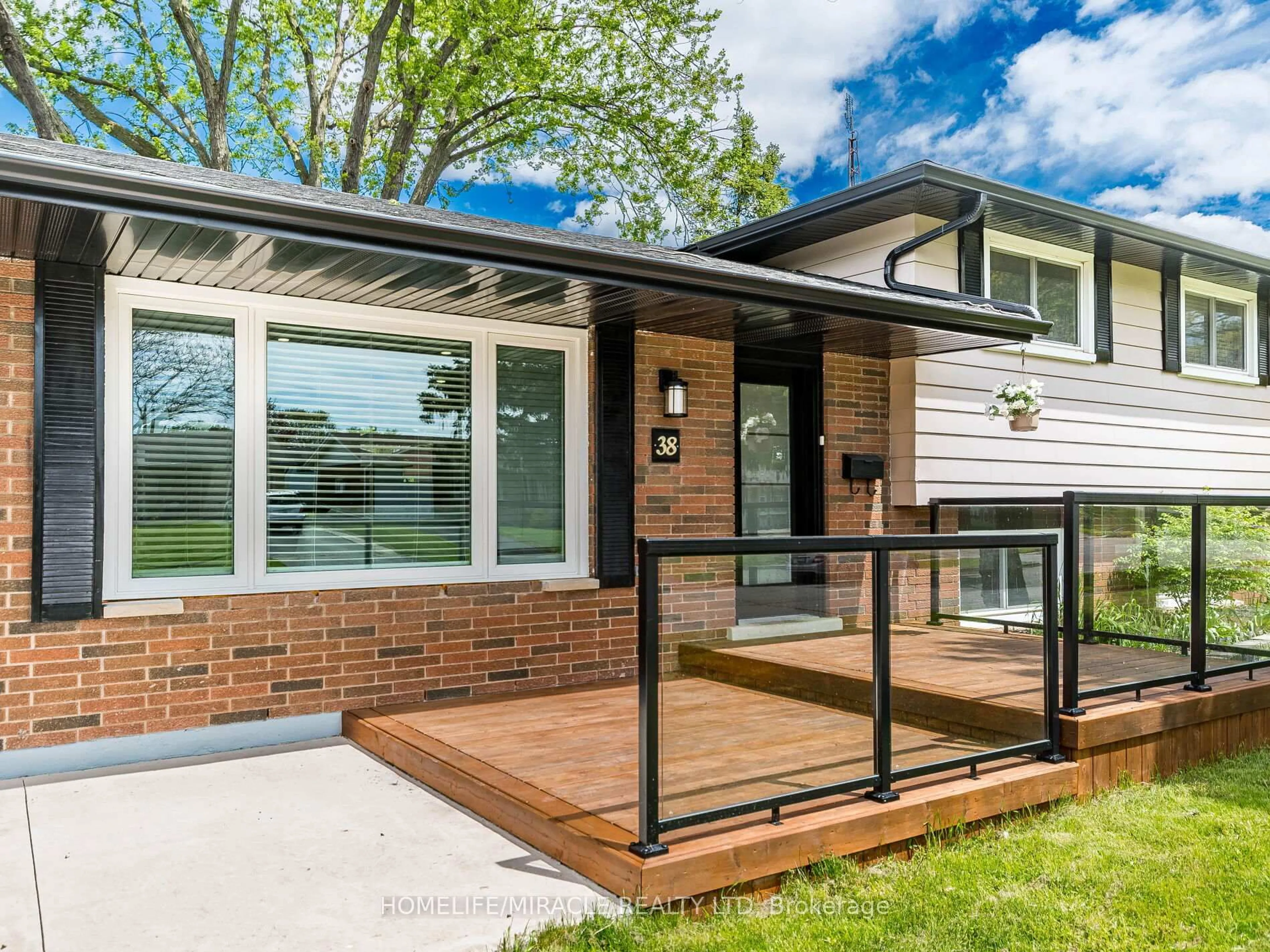 Home with vinyl exterior material, street for 38 Martha Crt, Welland Ontario L3C 4N2