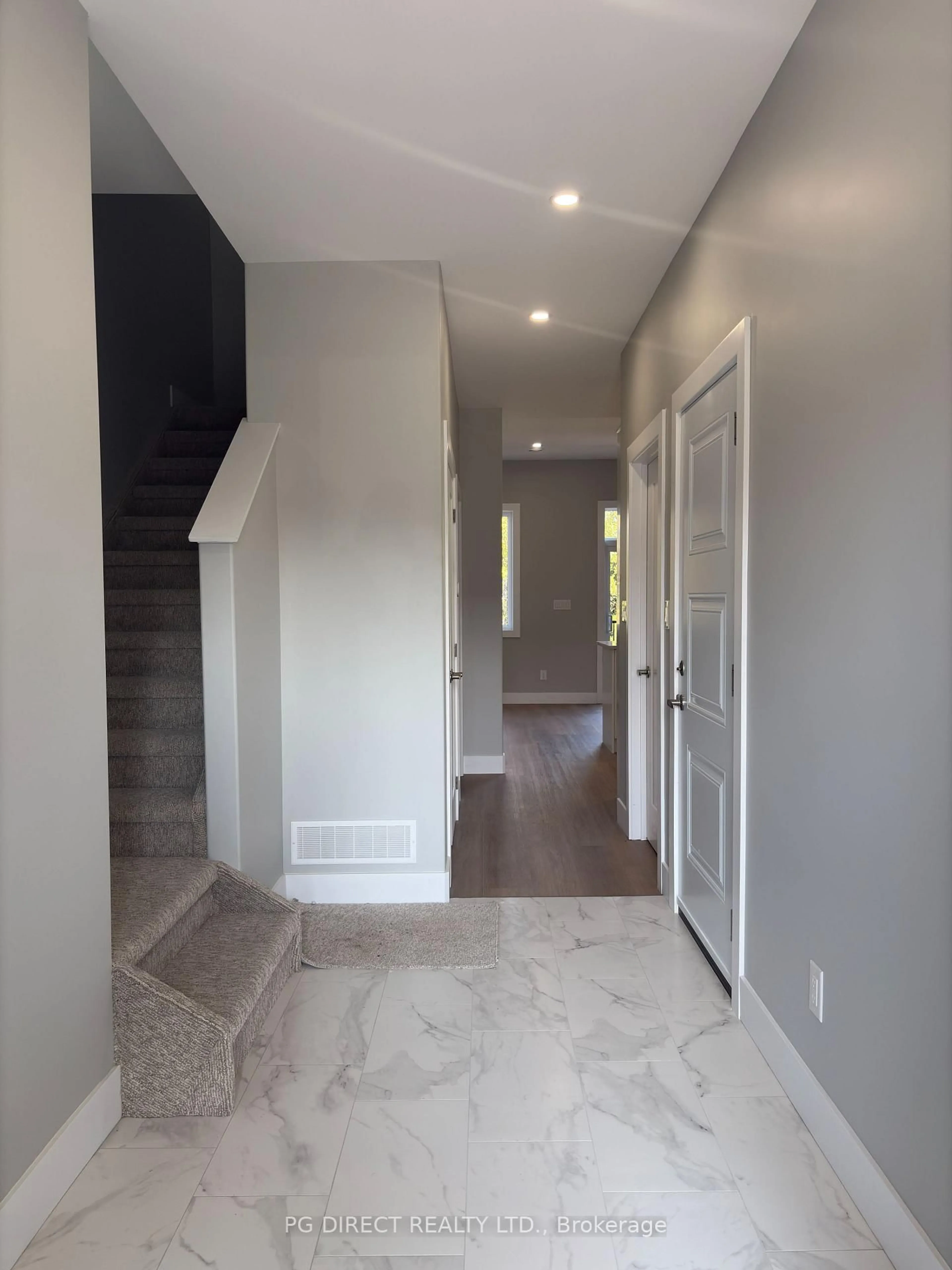 Indoor entryway for 89 Maclellan Ave, Quinte West Ontario K8V 5H5