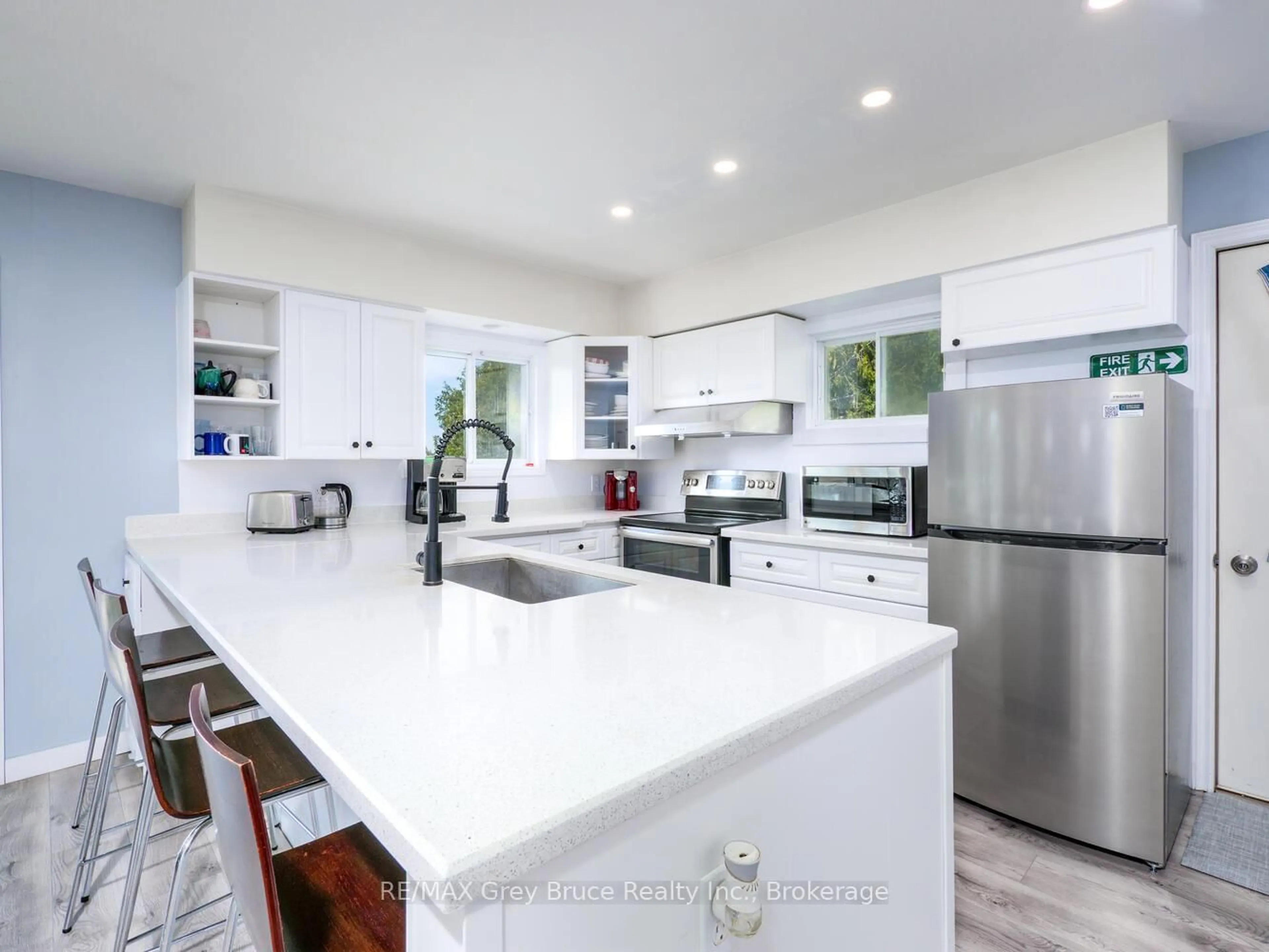 Open concept kitchen, ceramic/tile floor for 952 Dorcas Bay Rd, Northern Bruce Peninsula Ontario N0H 2R0