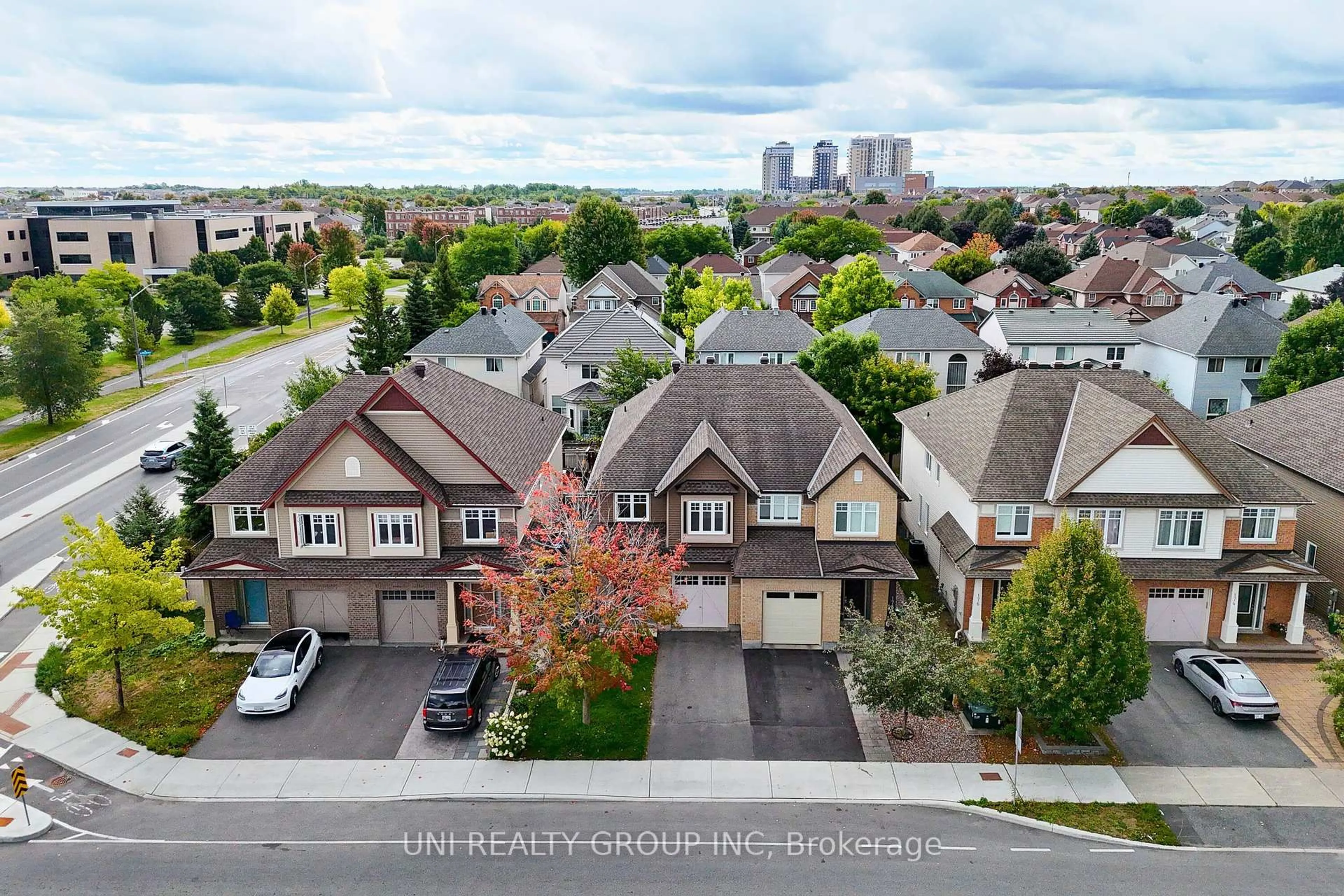 A pic from outside/outdoor area/front of a property/back of a property/a pic from drone, city buildings view from balcony for 180 HIGHBURY PARK Dr, Ottawa Ontario K2J 5Y1