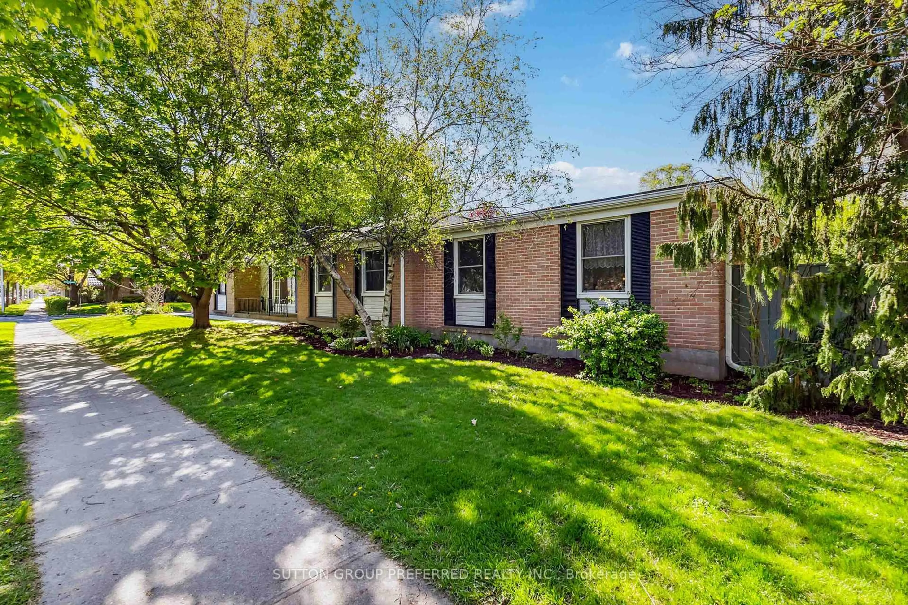Home with brick exterior material, street for 52 Stuyvesant Pl, London South Ontario N6J 3S9