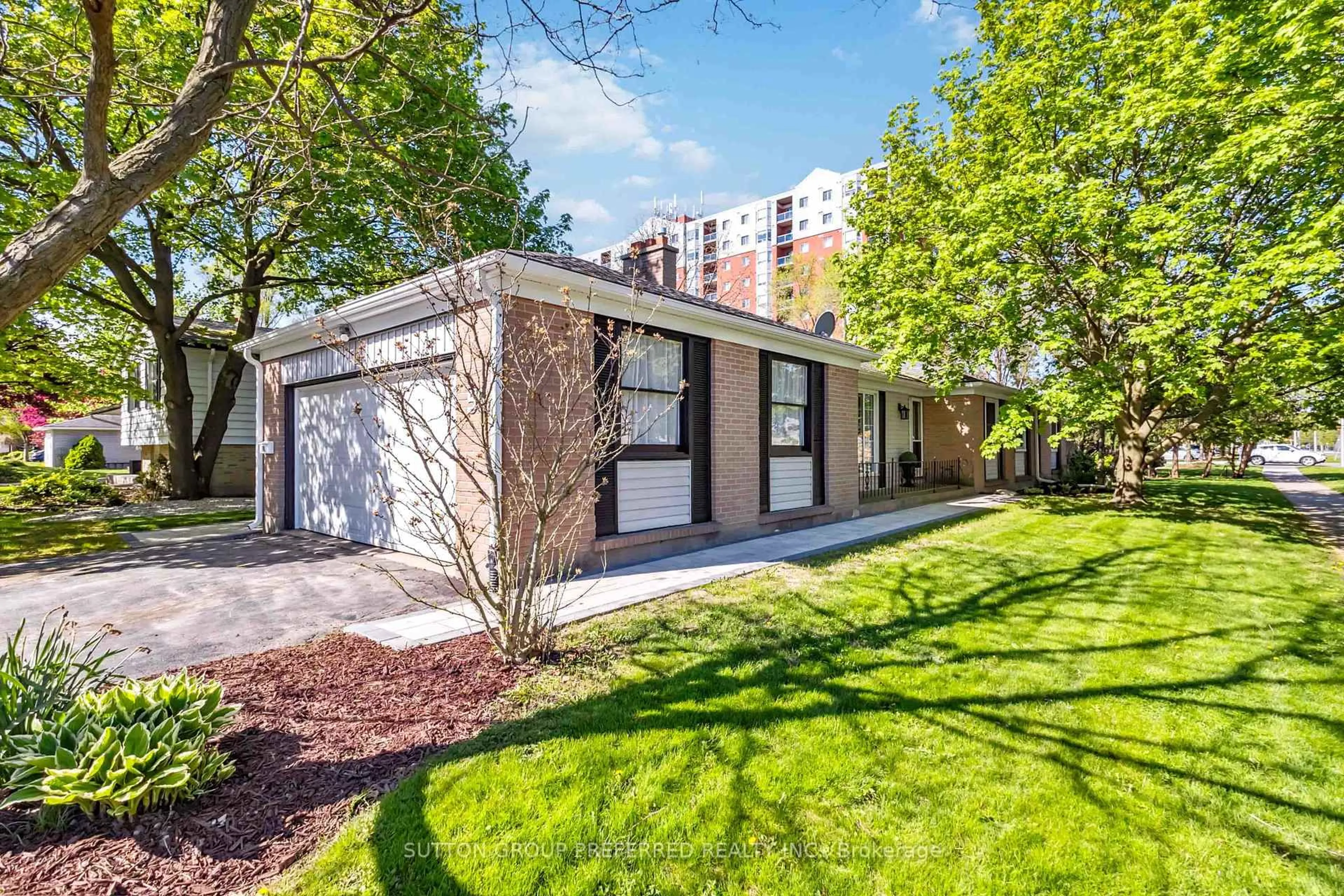 Home with vinyl exterior material, street for 52 Stuyvesant Pl, London South Ontario N6J 3S9