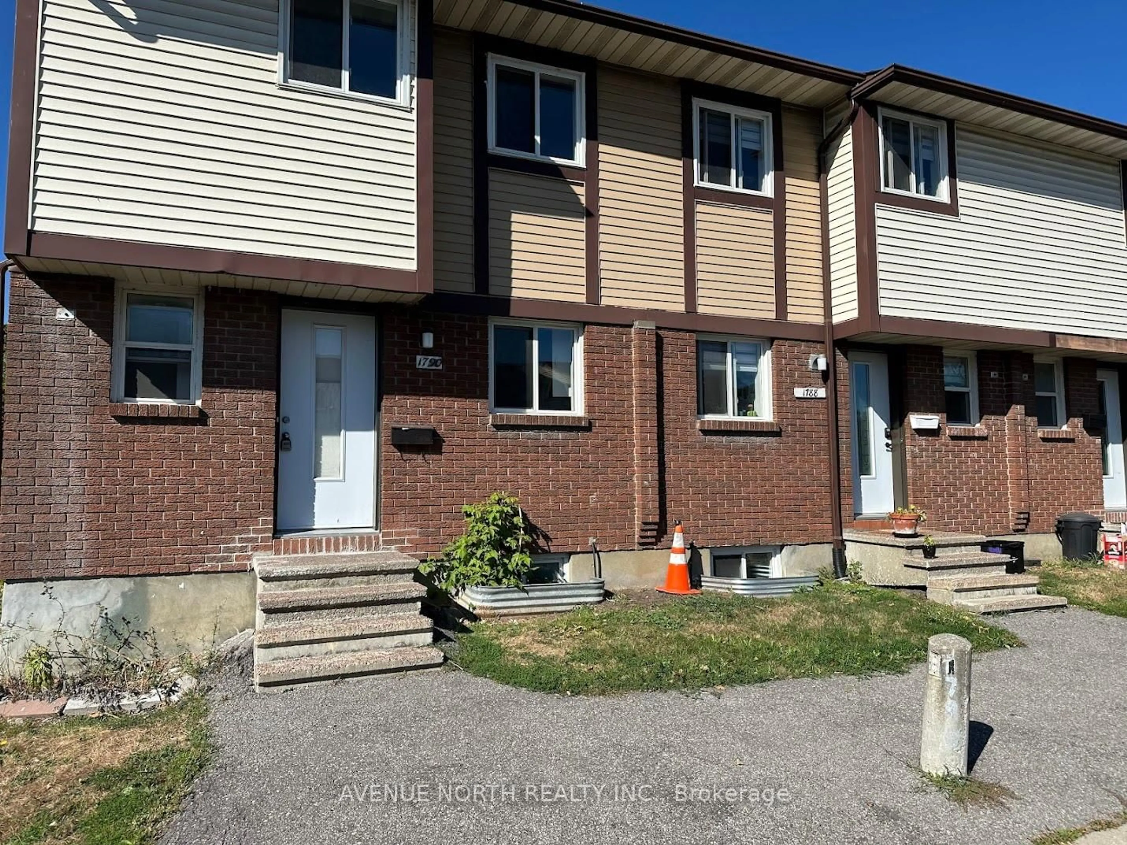 Unknown for 1790 Dondale St, St, Ottawa Ontario K1B 5H8