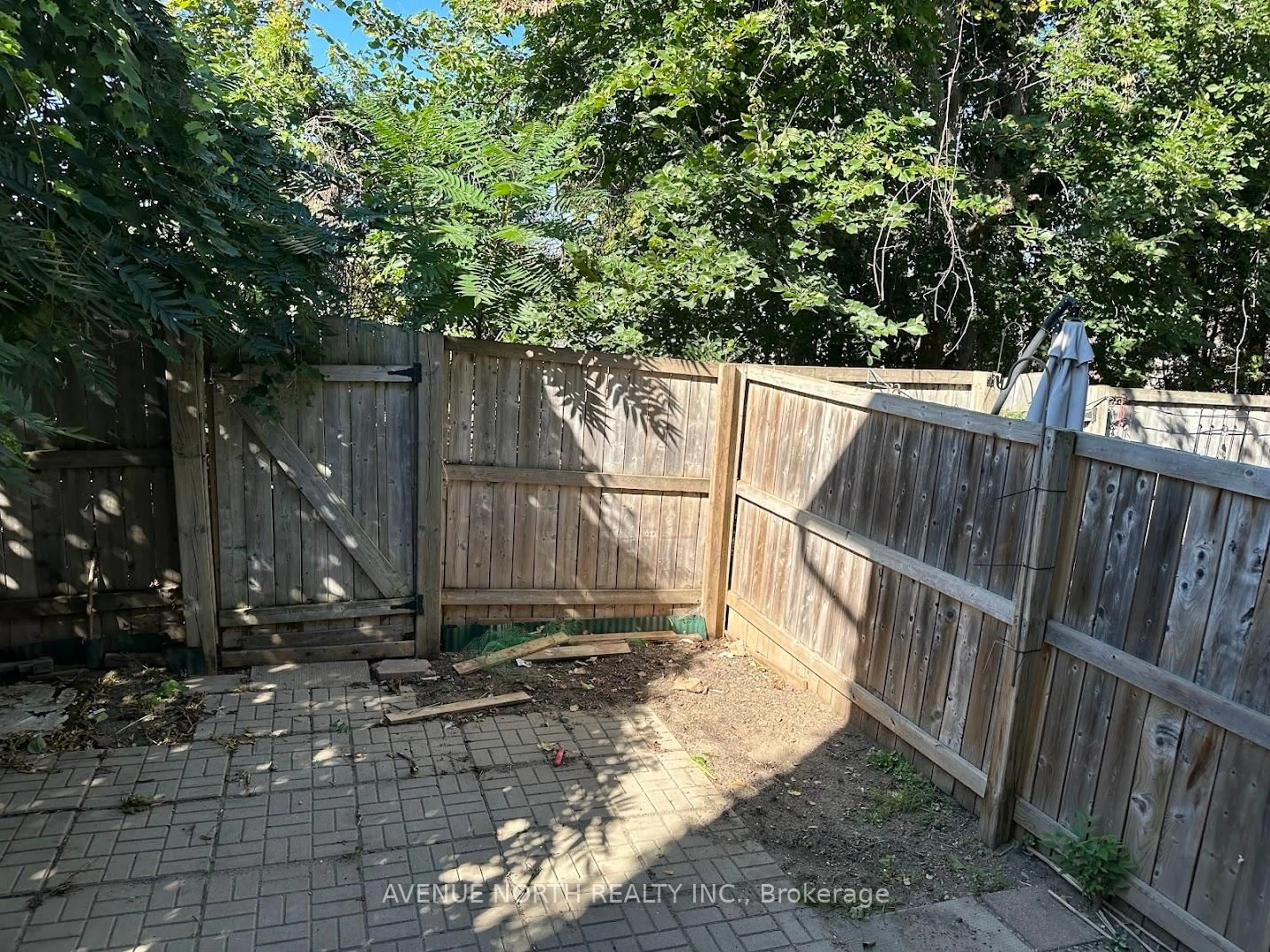 Patio, street for 1790 Dondale St, St, Ottawa Ontario K1B 5H8