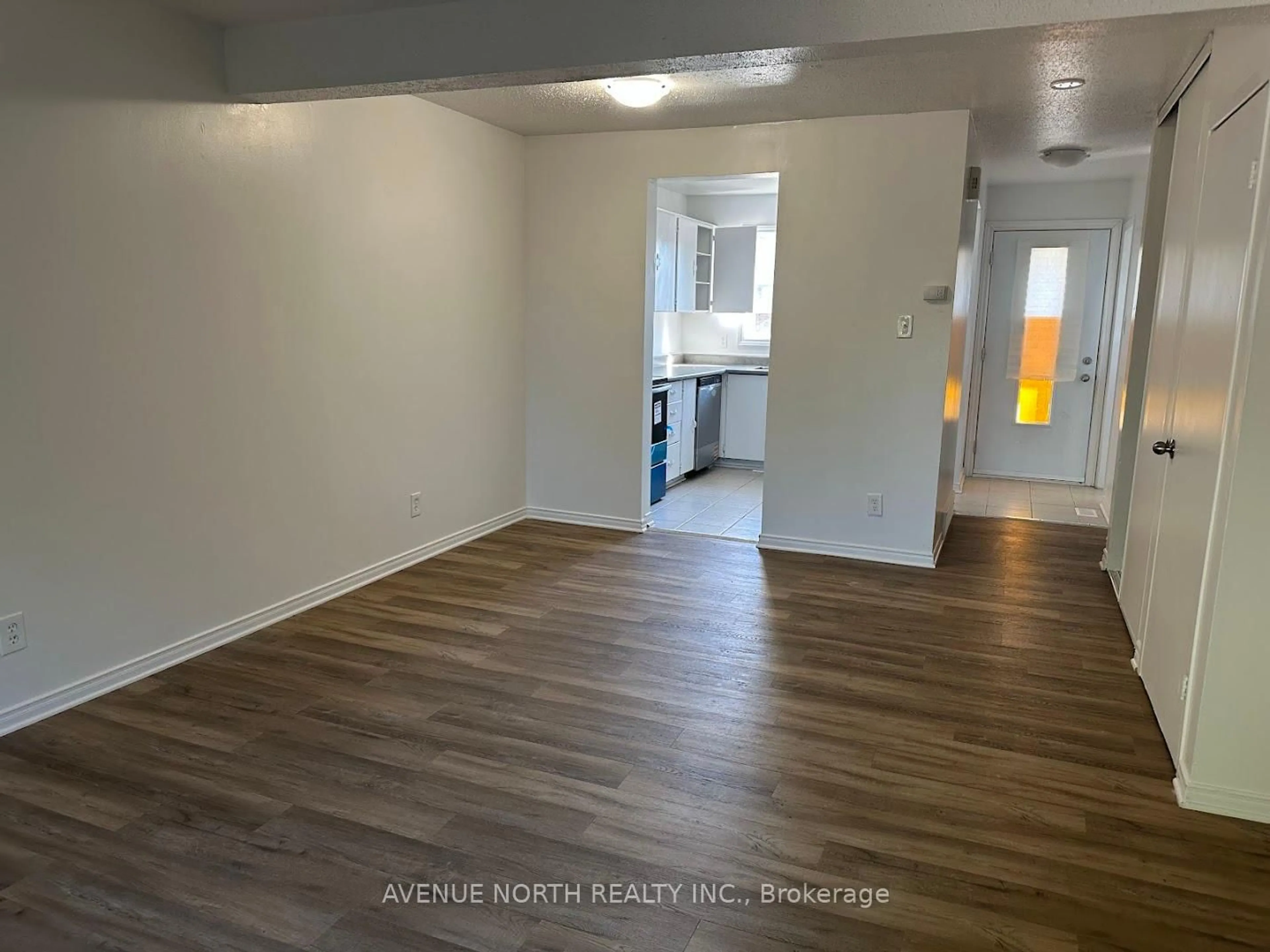 A pic of a room for 1790 Dondale St, St, Ottawa Ontario K1B 5H8