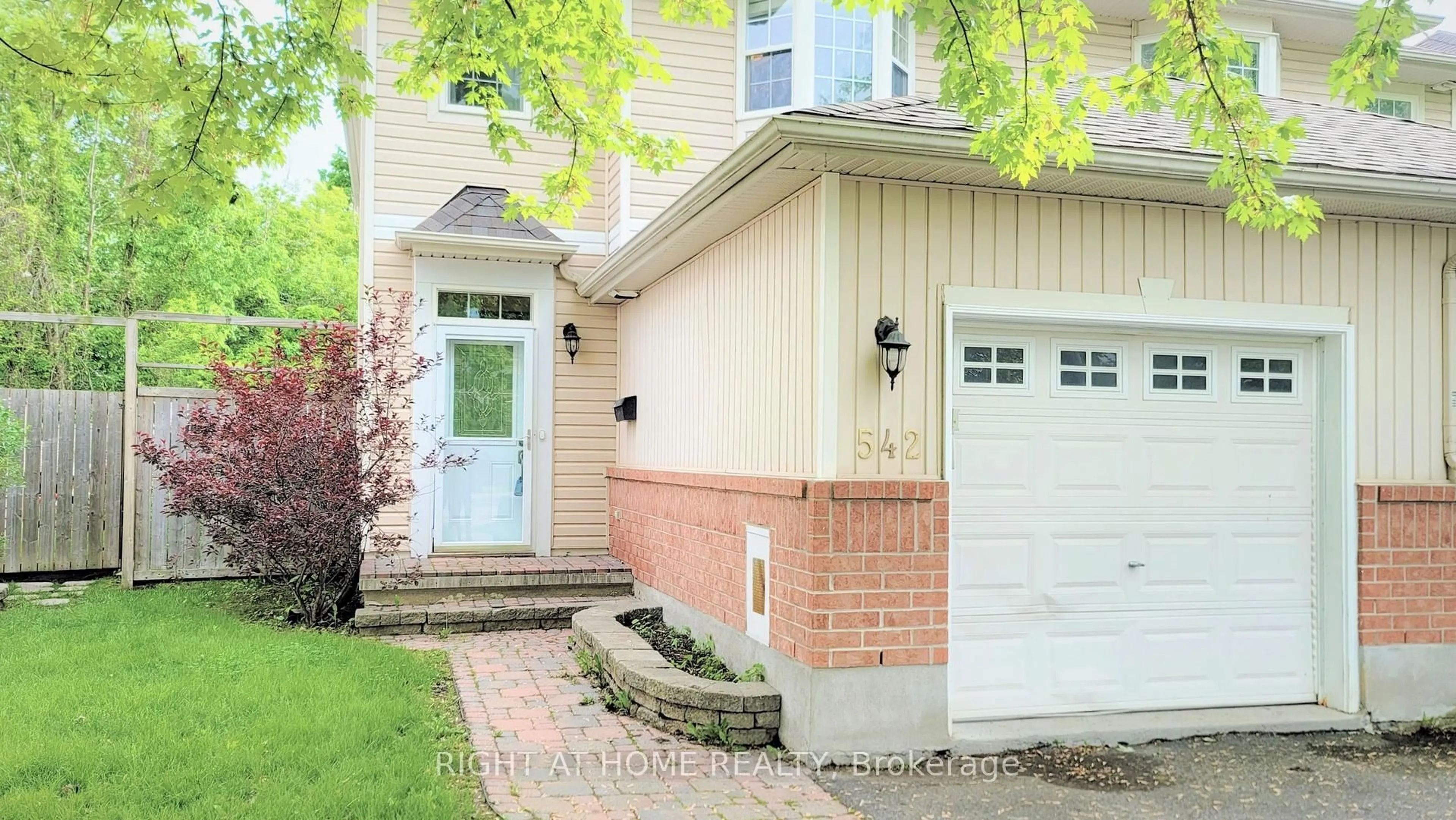 Unknown for 542 Aberfoyle Circ, Ottawa Ontario K2K 3R2