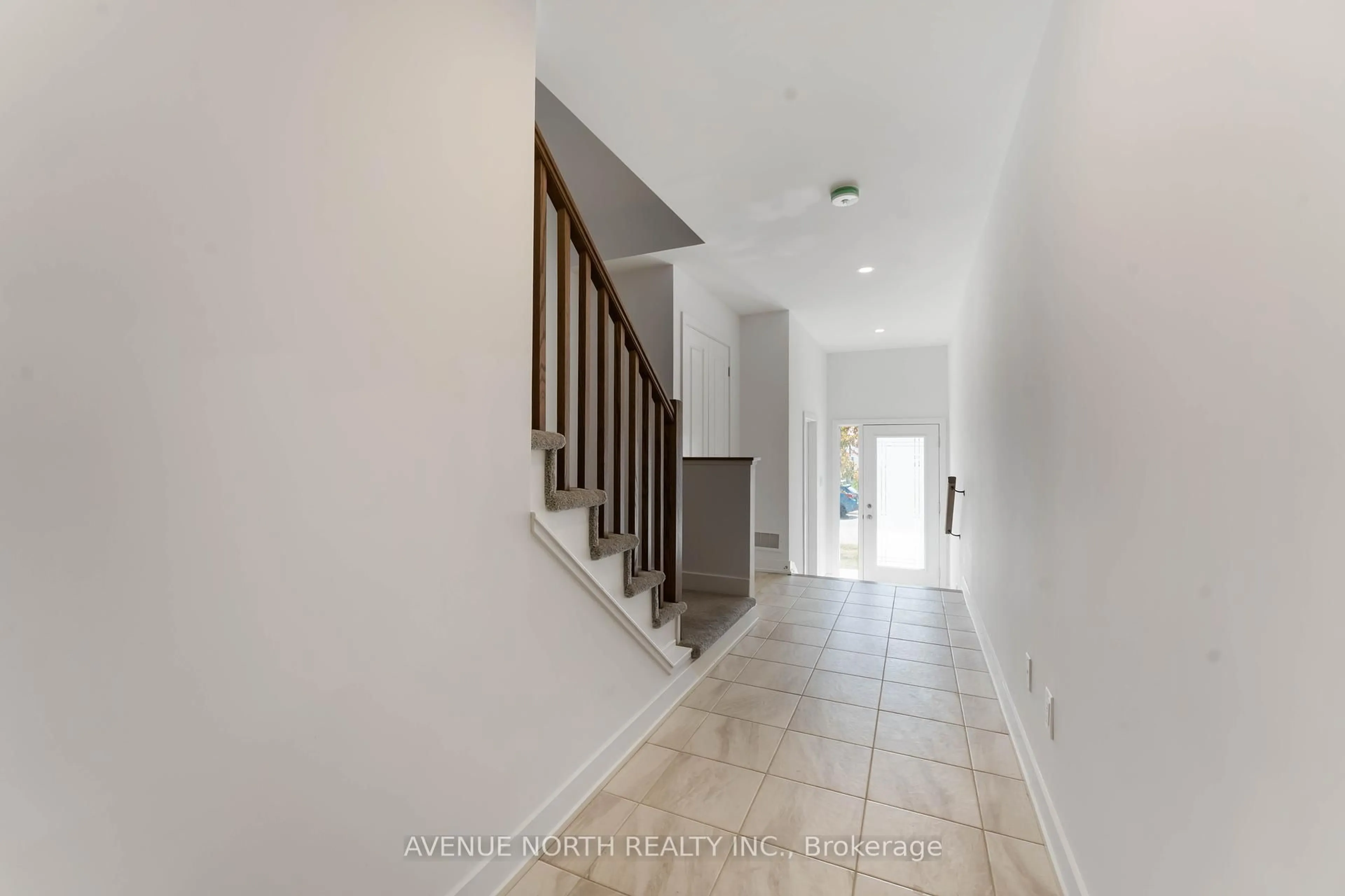 Indoor foyer for 870 Anciano Cres, Stittsville Ontario K2S 2R8