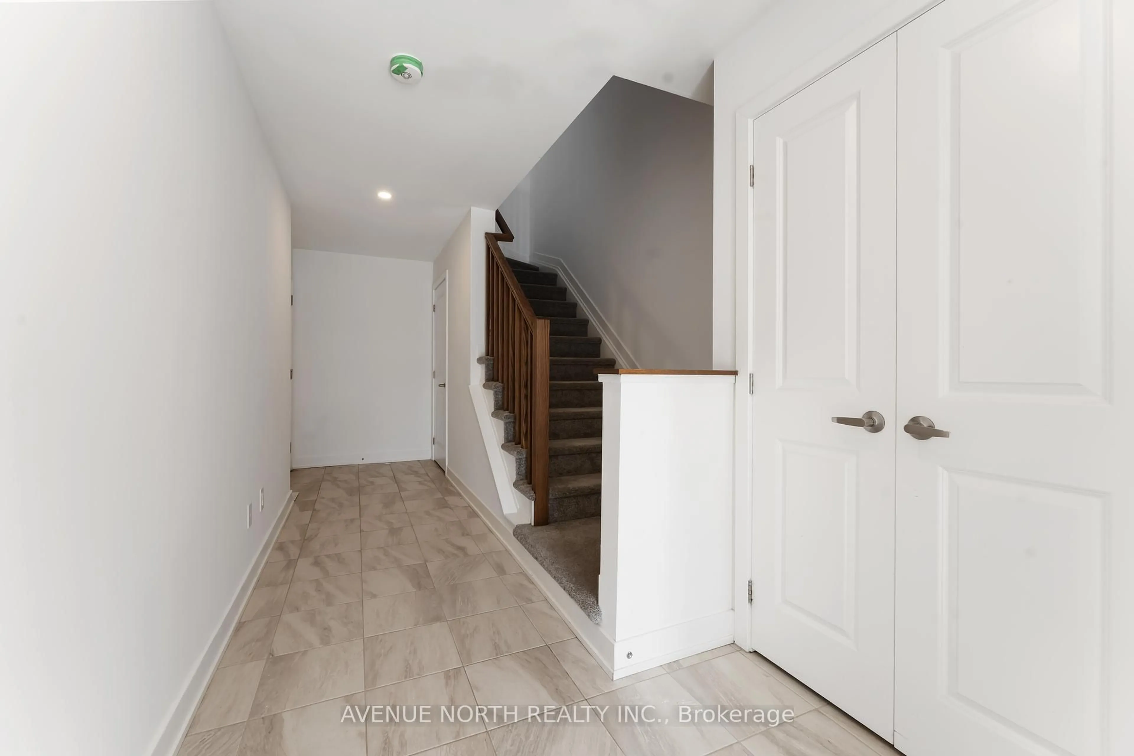 Indoor entryway for 870 Anciano Cres, Stittsville Ontario K2S 2R8