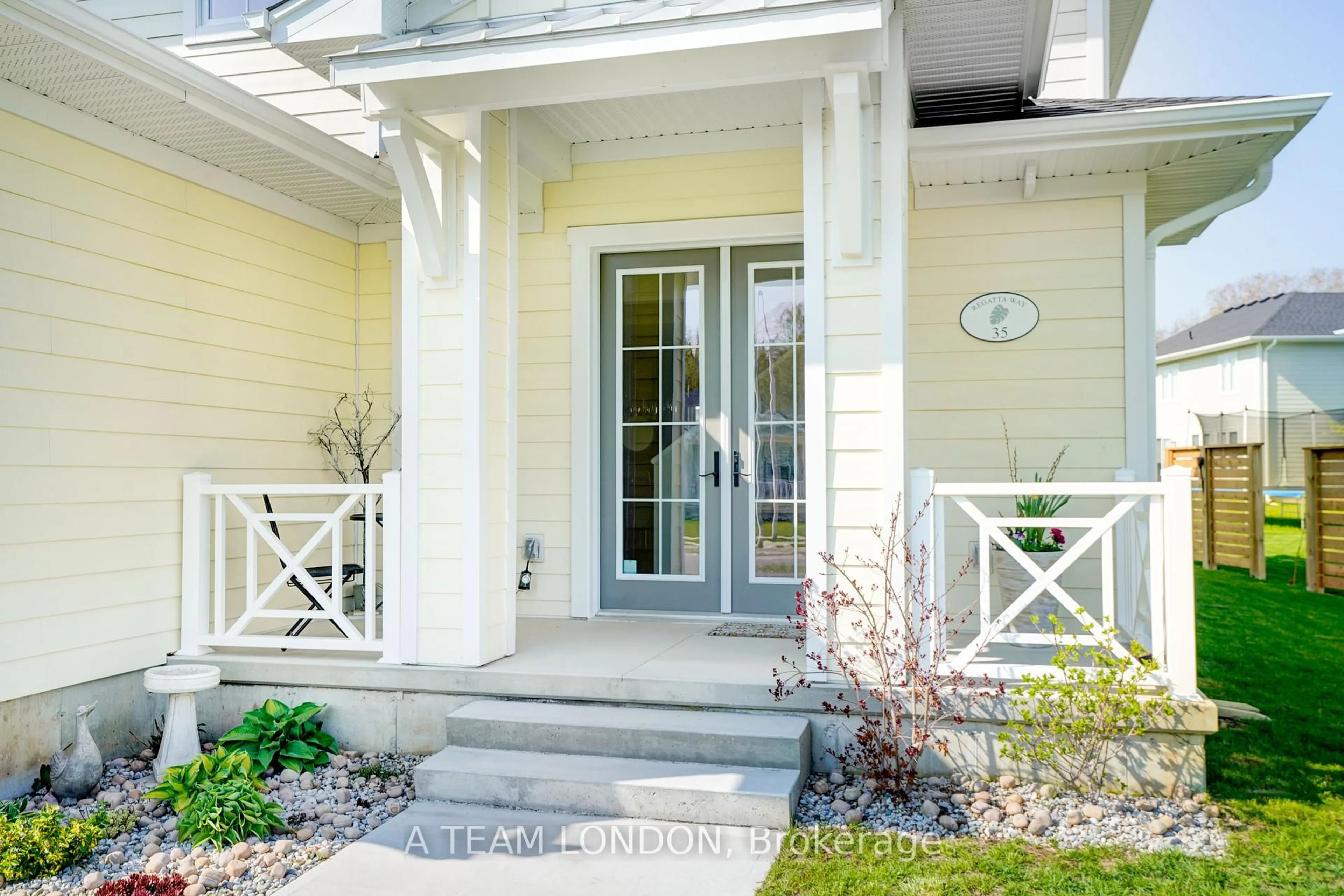 Indoor entryway for 35 Regatta Way, Central Elgin Ontario N5L 0B6