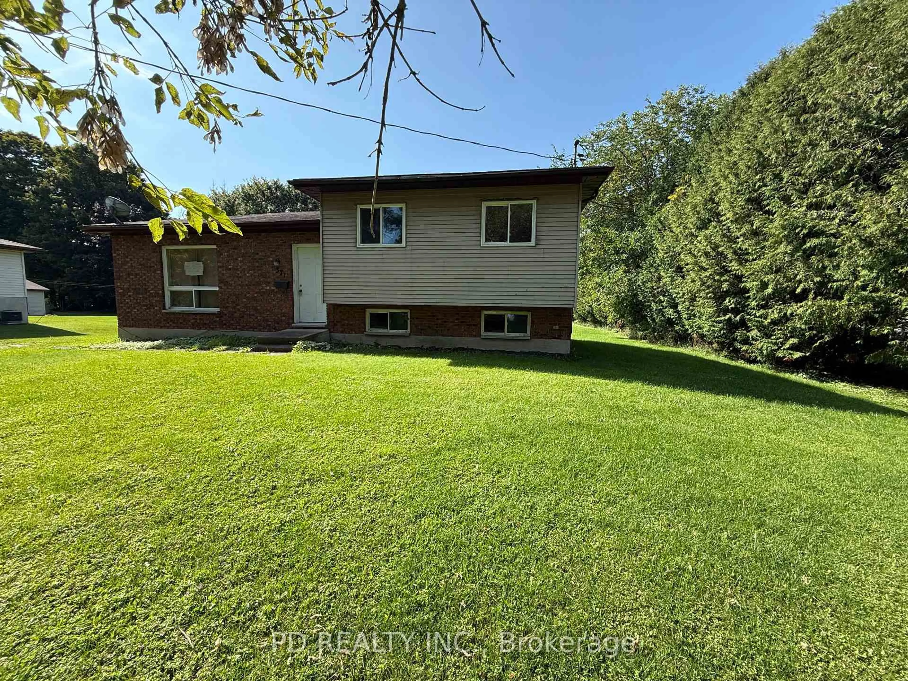 A pic from outside/outdoor area/front of a property/back of a property/a pic from drone, water/lake/river/ocean view for 371 First St, Georgian Bluffs Ontario N0H 2K0
