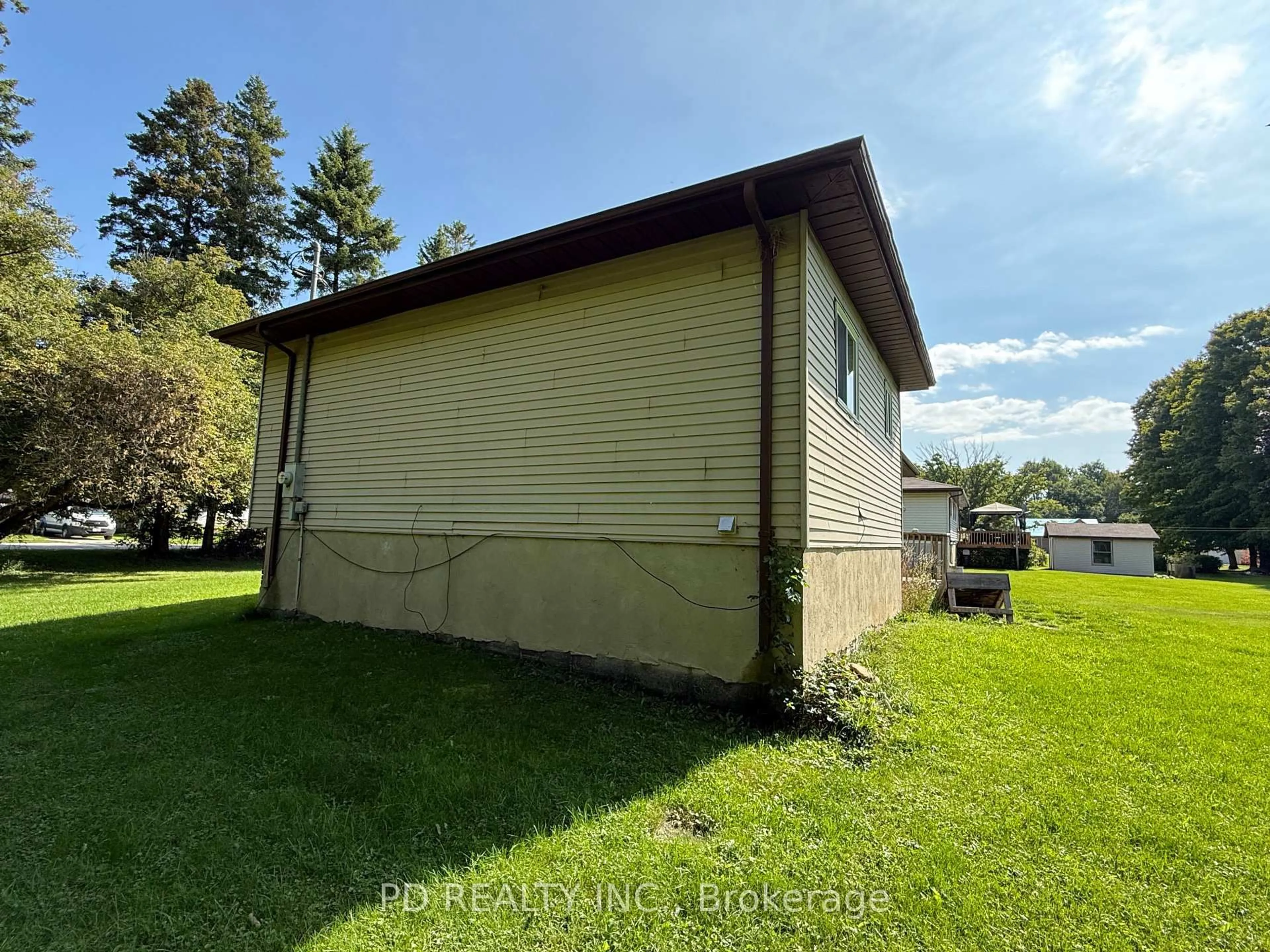 Shed for 371 First St, Georgian Bluffs Ontario N0H 2K0