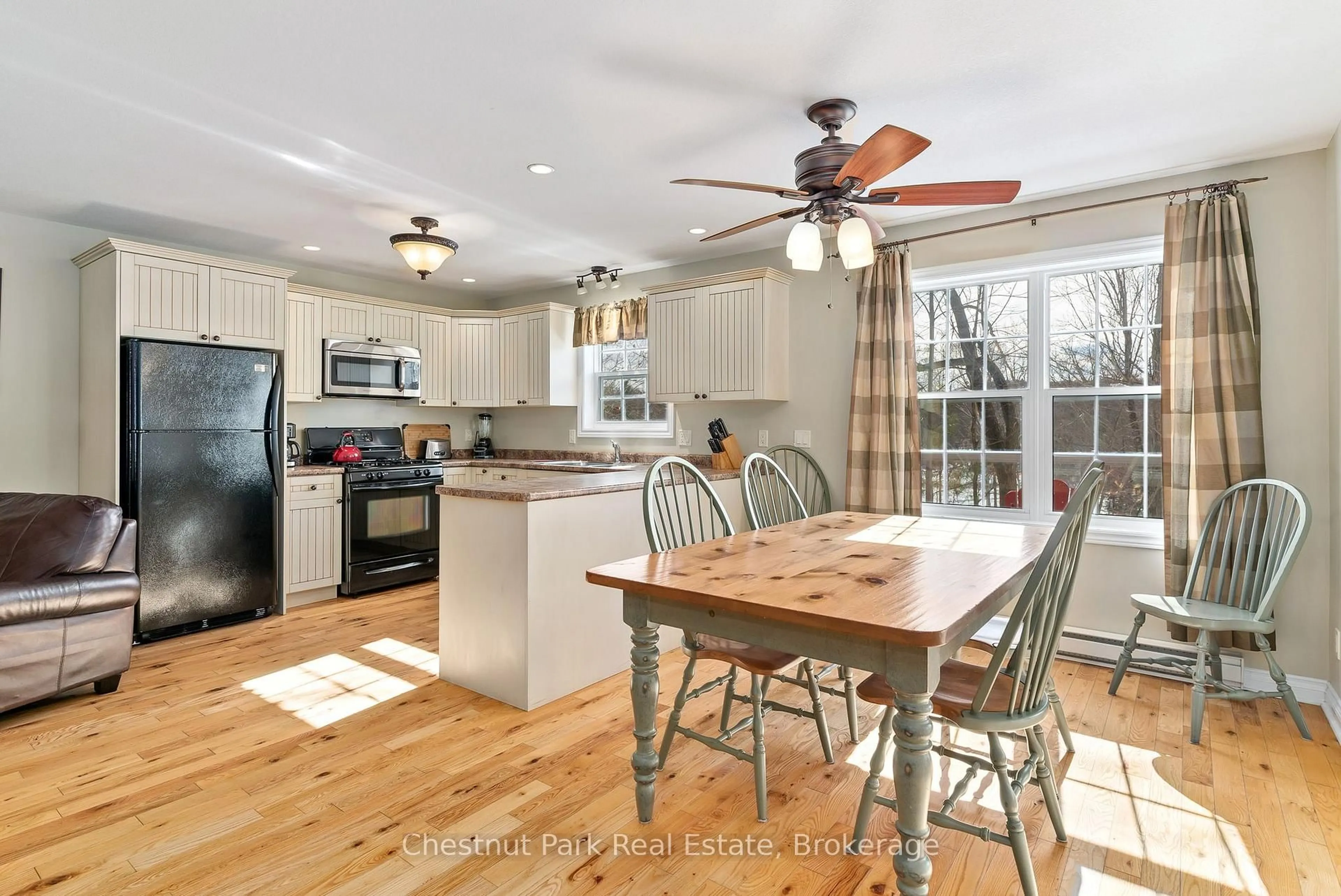 Open concept kitchen, wood/laminate floor for 1052 RAT BAY Rd #115-5, Lake of Bays Ontario P1H 2J6