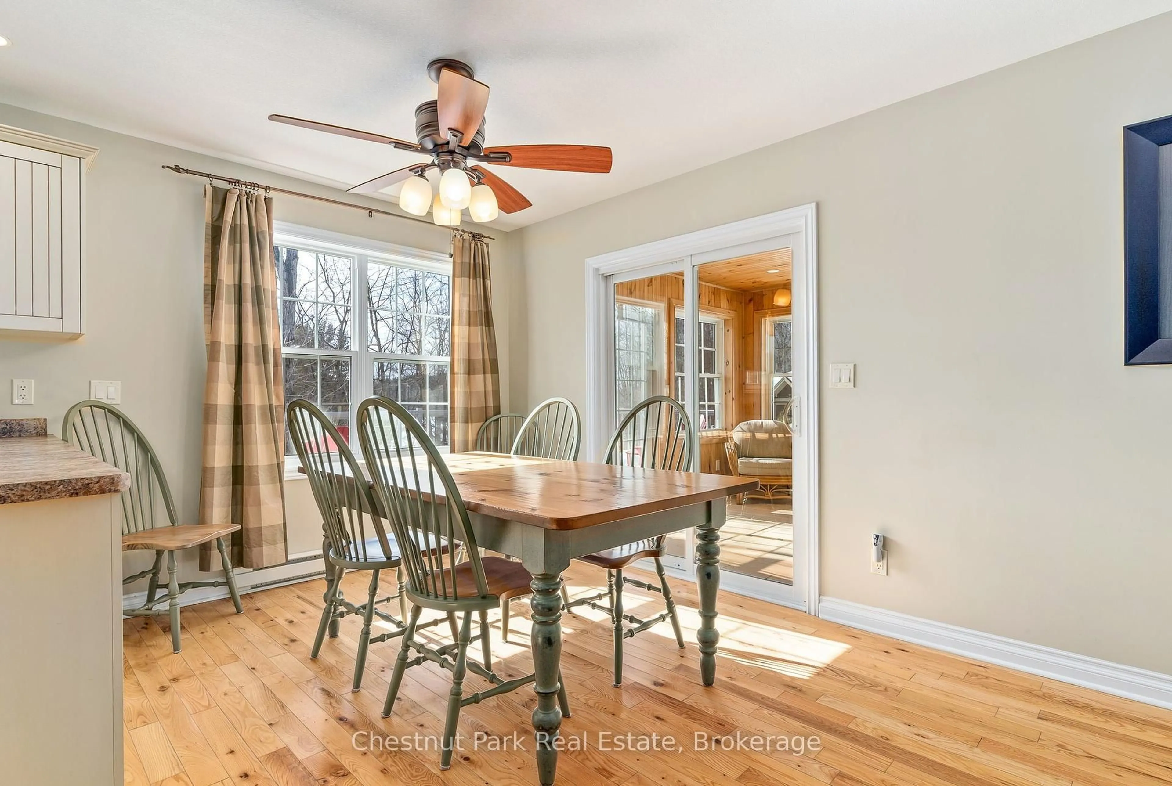 Dining room, wood/laminate floor for 1052 RAT BAY Rd #115-5, Lake of Bays Ontario P1H 2J6