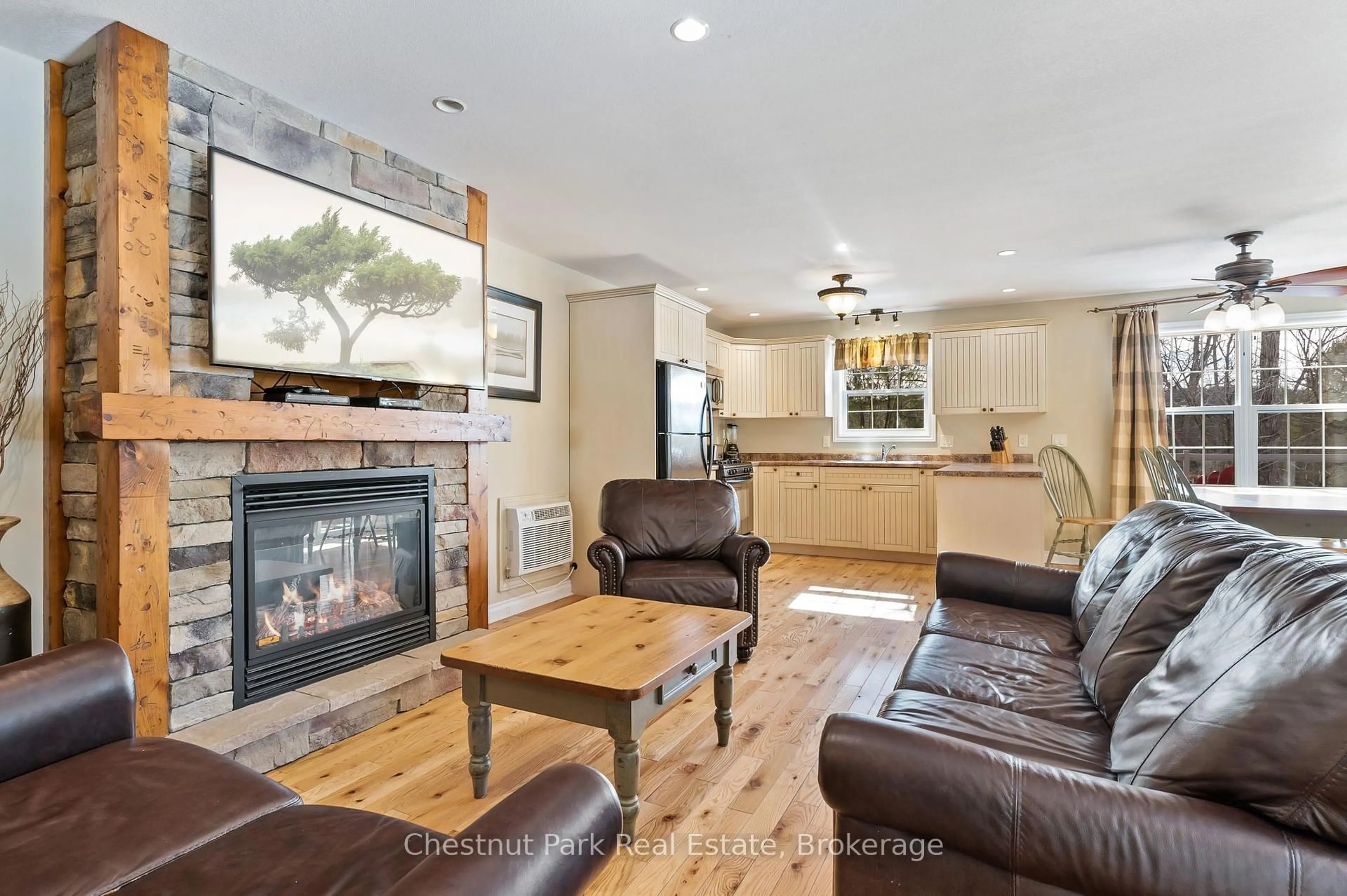 Living room with furniture, unknown for 1052 RAT BAY Rd #115-5, Lake of Bays Ontario P1H 2J6
