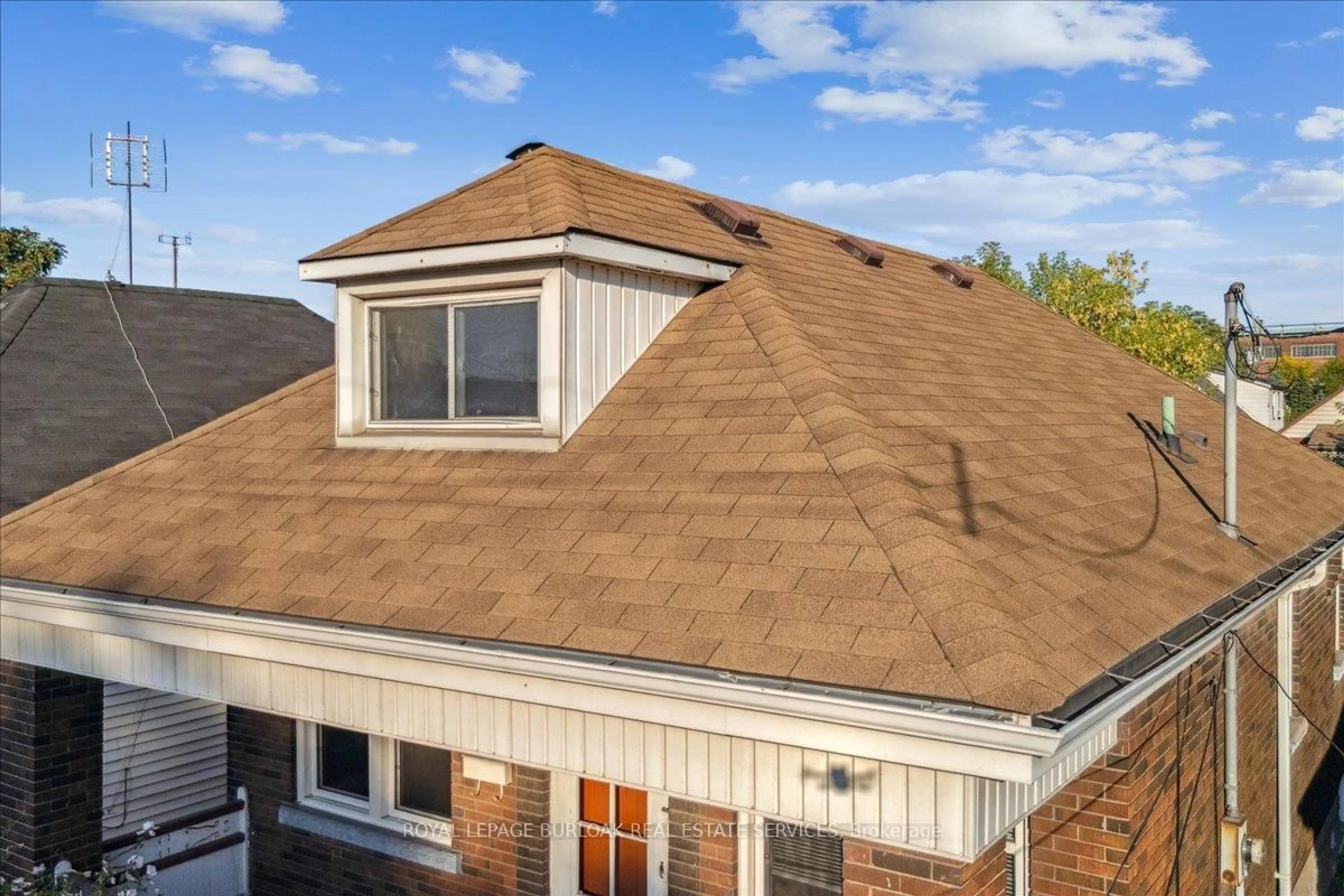 Home with vinyl exterior material, unknown for 42 Martimas Ave, Hamilton Ontario L8H 3N2