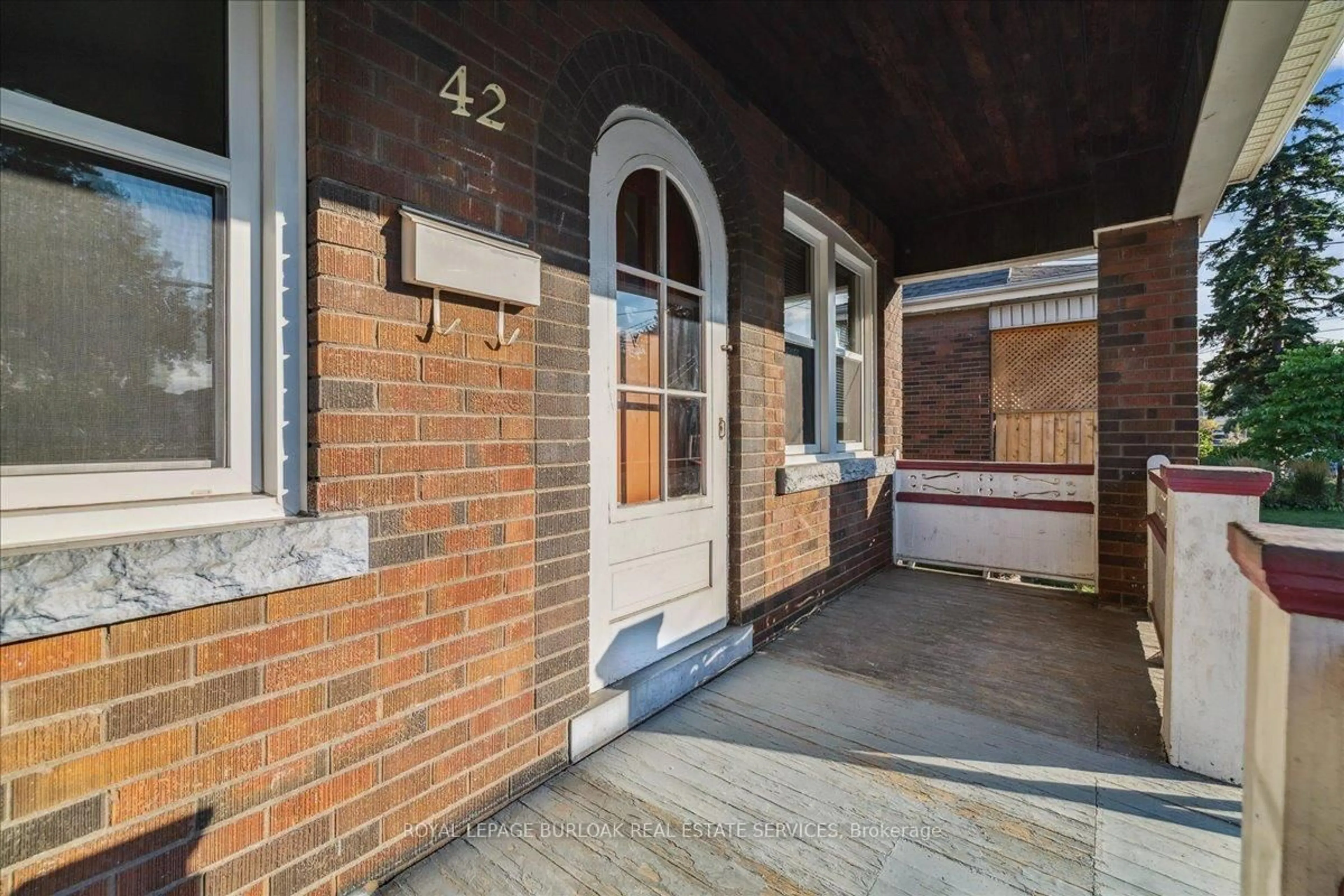 Unknown for 42 Martimas Ave, Hamilton Ontario L8H 3N2