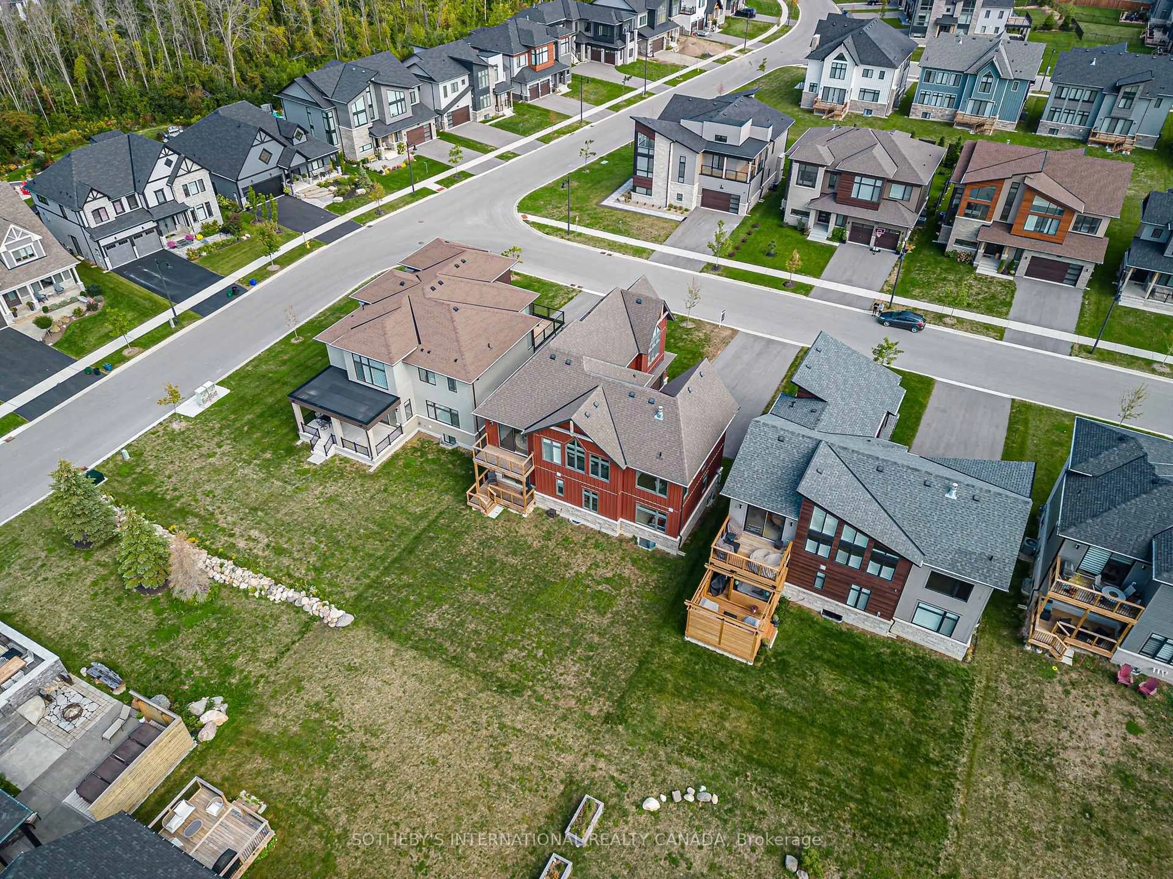 A pic from outside/outdoor area/front of a property/back of a property/a pic from drone, street for 103 Stoneleigh Dr, Blue Mountains Ontario L9Y 4P5