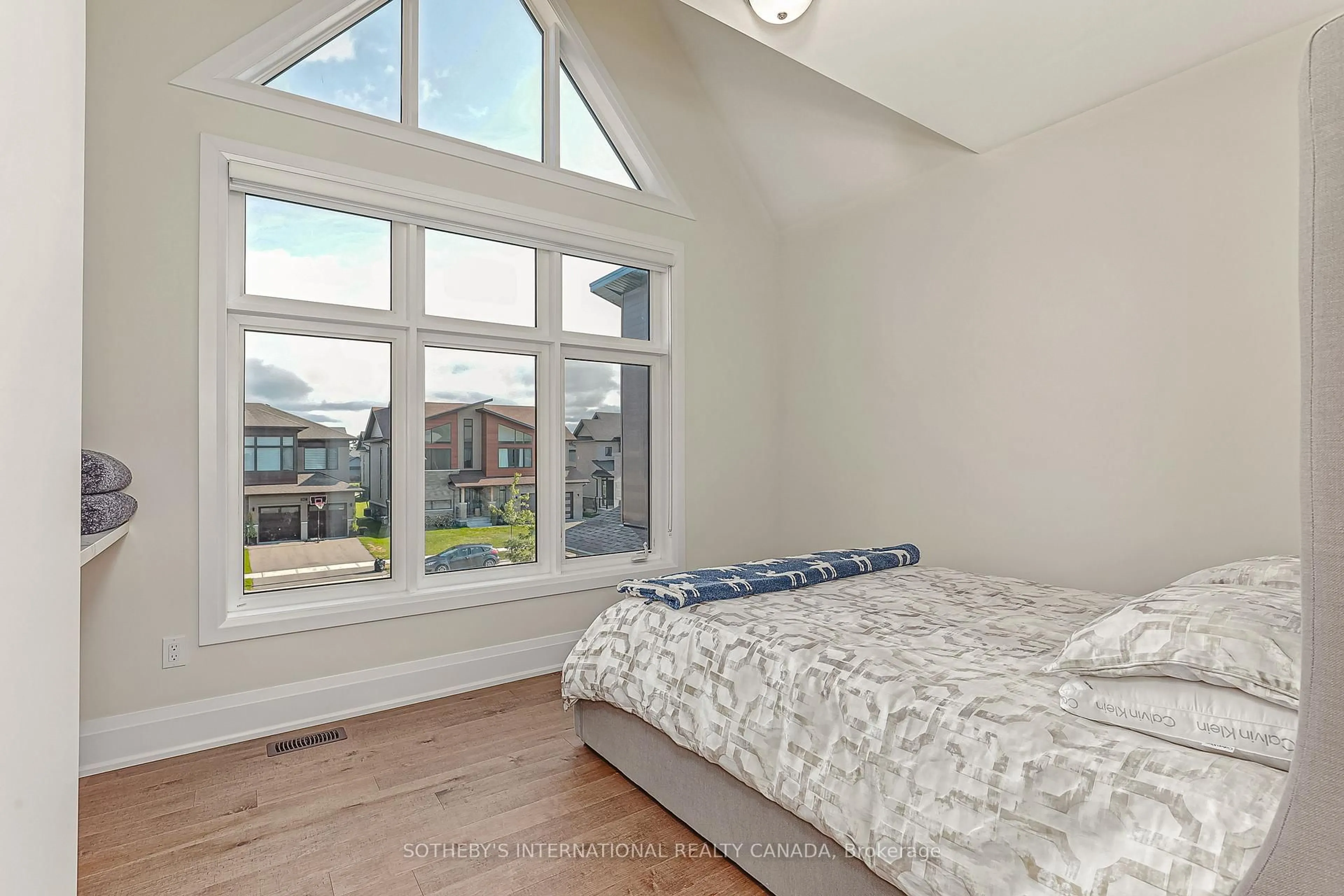 A pic of a room for 103 Stoneleigh Dr, Blue Mountains Ontario L9Y 4P5
