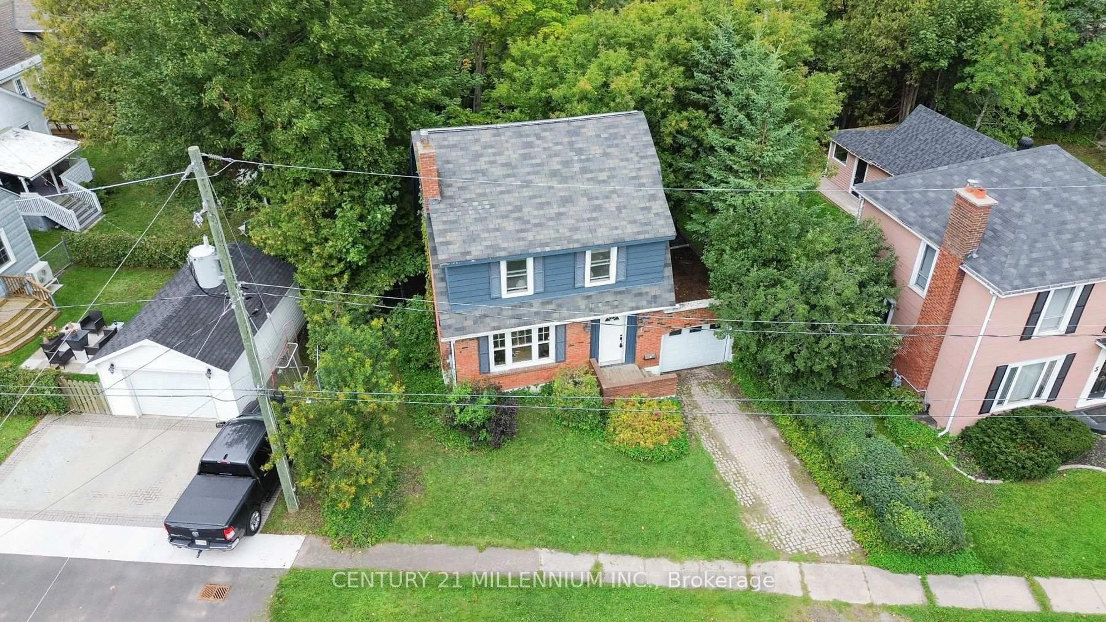 A pic from outside/outdoor area/front of a property/back of a property/a pic from drone, street for 3 Riverview Ave, Sault Ste Marie Ontario P6A 3X6