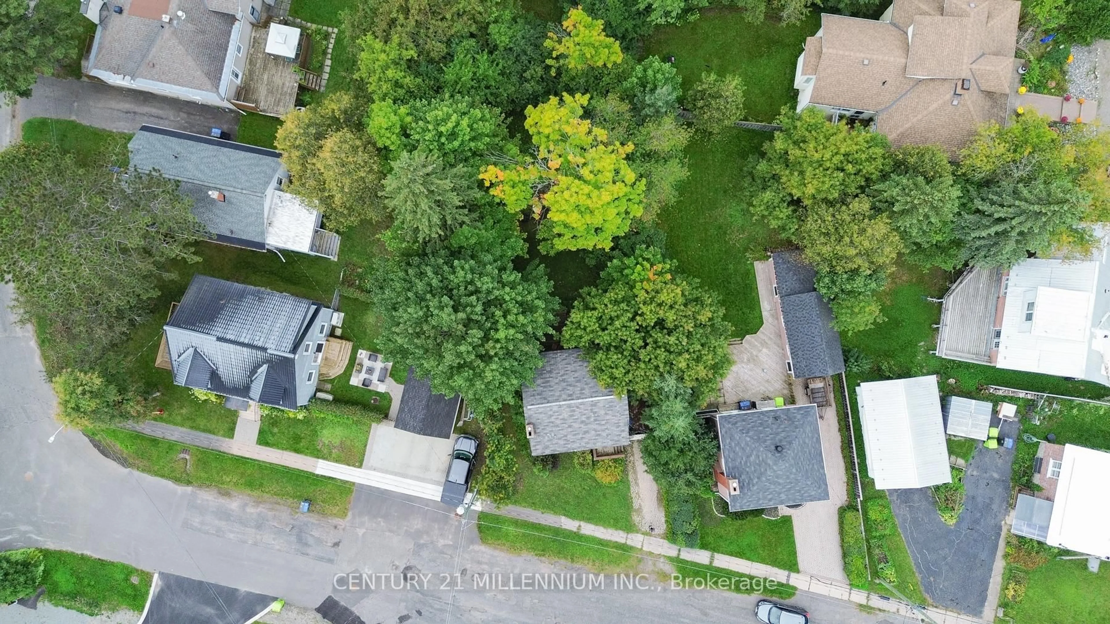 A pic from outside/outdoor area/front of a property/back of a property/a pic from drone, street for 3 Riverview Ave, Sault Ste Marie Ontario P6A 3X6