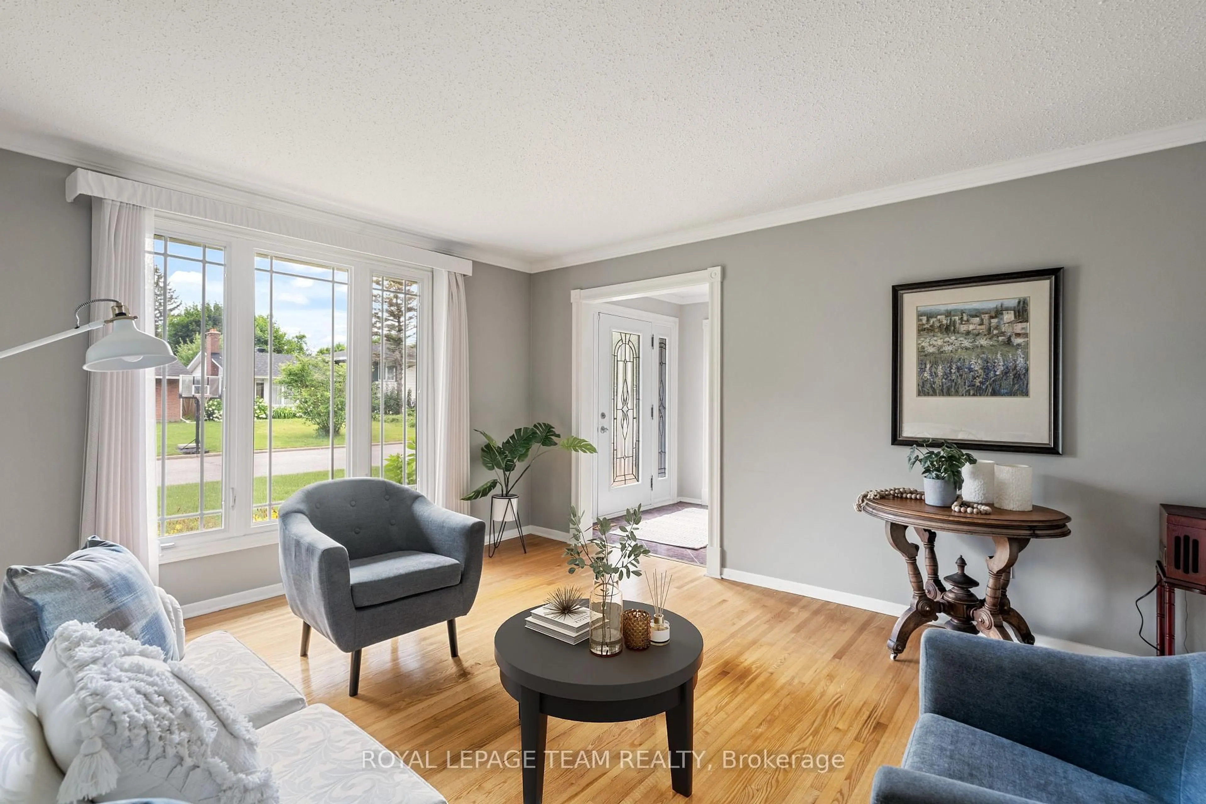 Living room with furniture, unknown for 2128 Hubbard Cres, Ottawa Ontario K1J 6L2